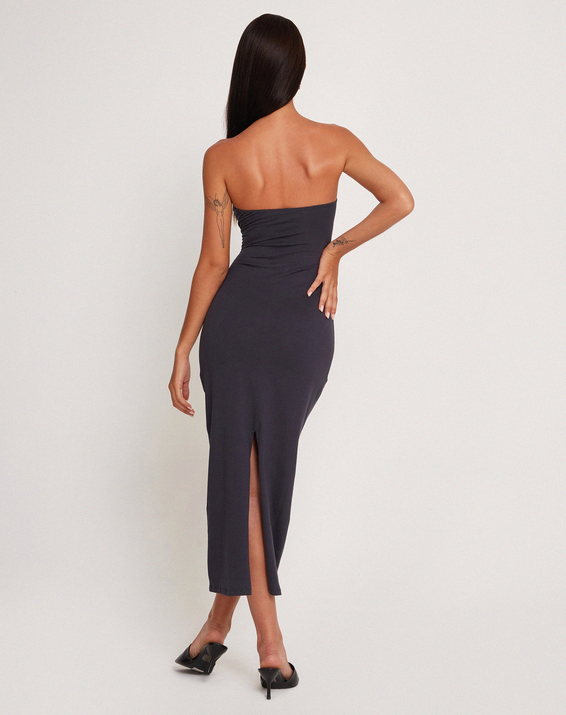 Imagen del vestido Dayuna Bandeau Midi en Ocean Storm