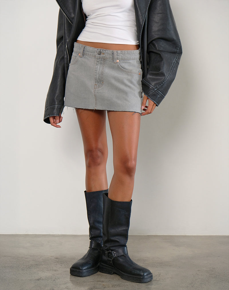 Imagen de Minifalda vaquera con dobladillo crudo en gris Bleach
