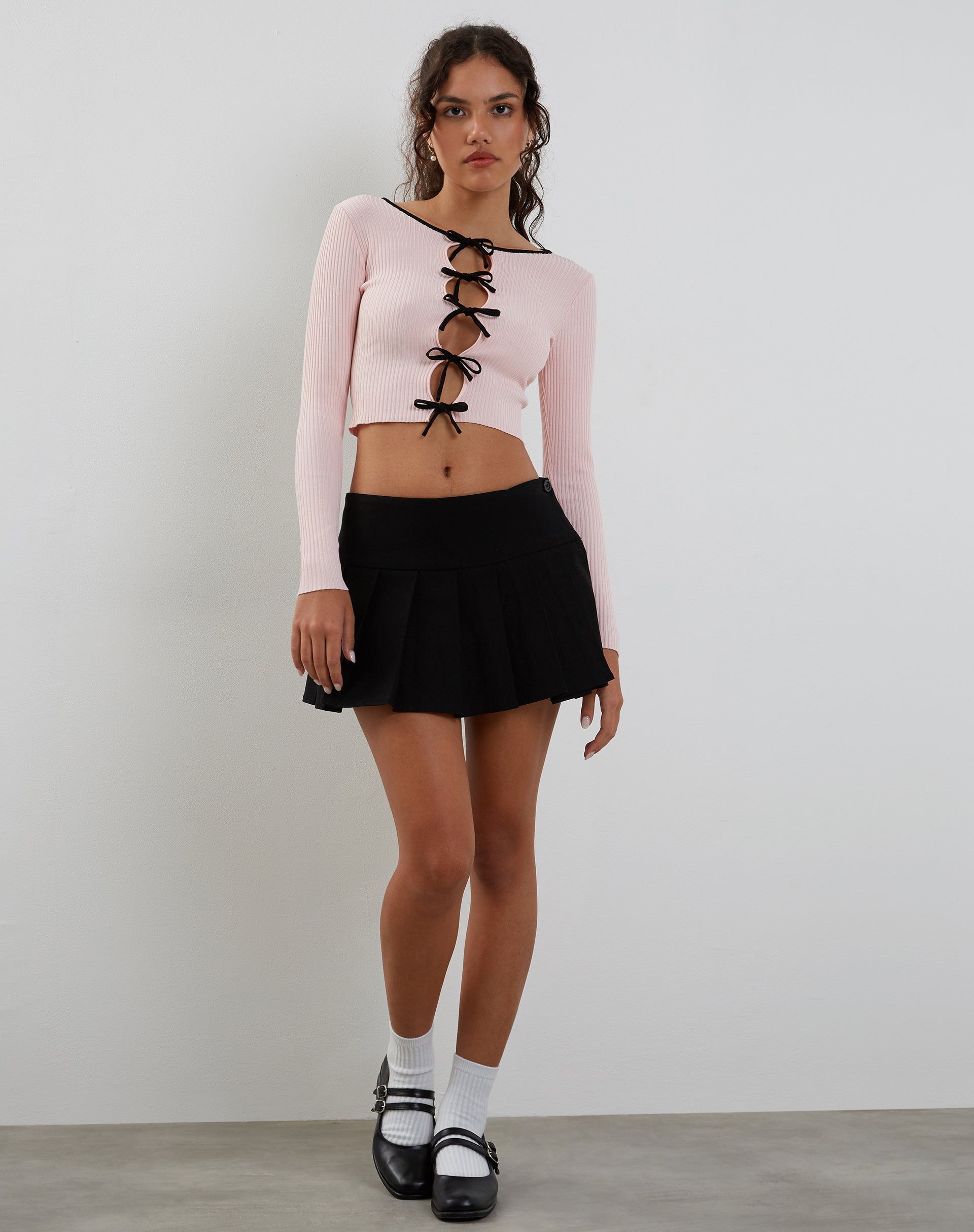 Imagen de Dipha Cardigan en rosa rubor con lazos negros