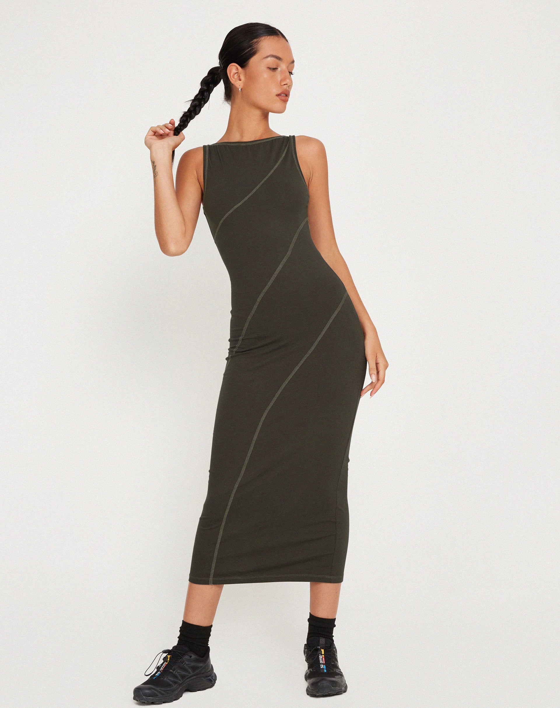 Imagen de Driki Midi Dress en Gunmetal con Top Stitch Gris