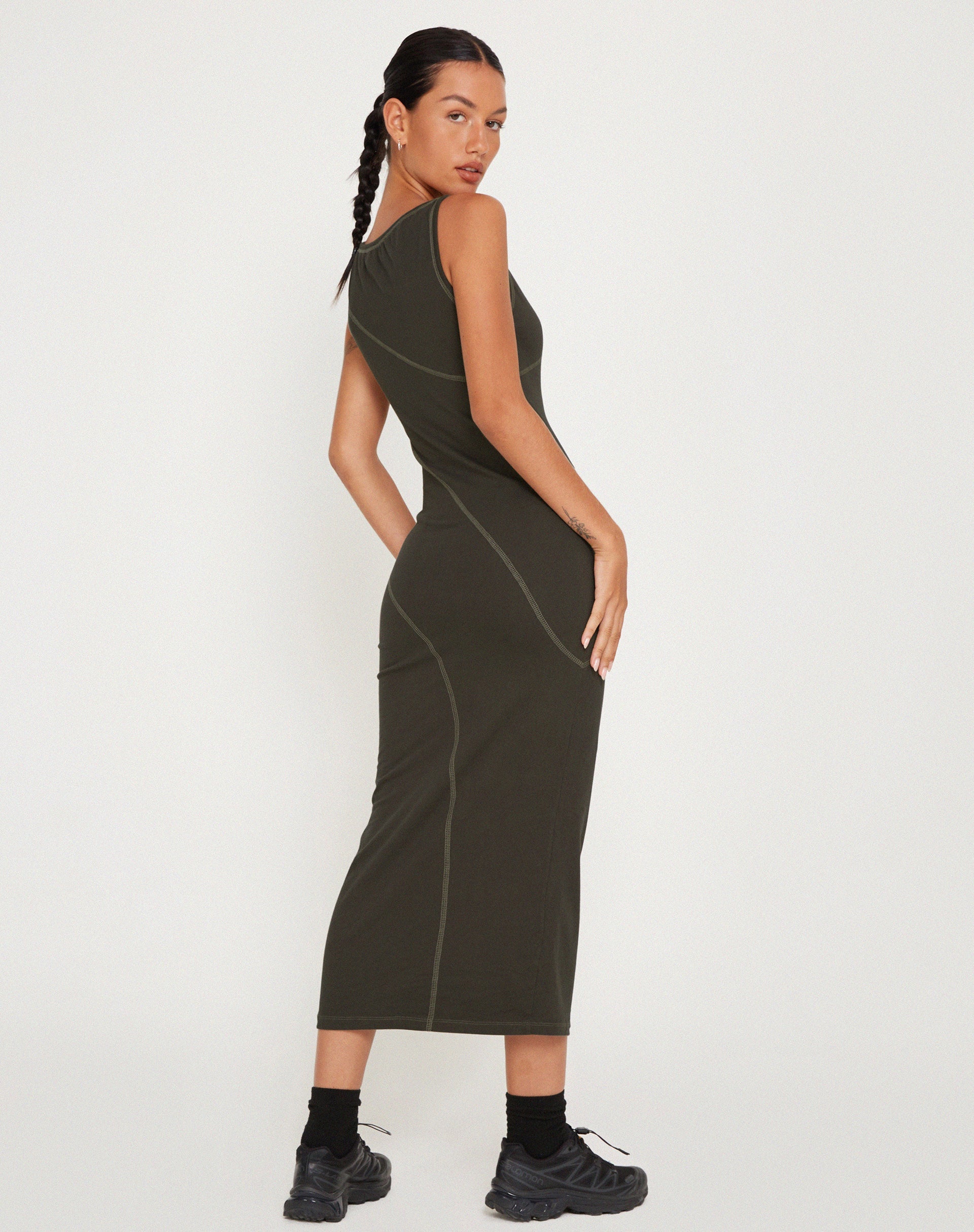 Imagen de Driki Midi Dress en Gunmetal con Top Stitch Gris