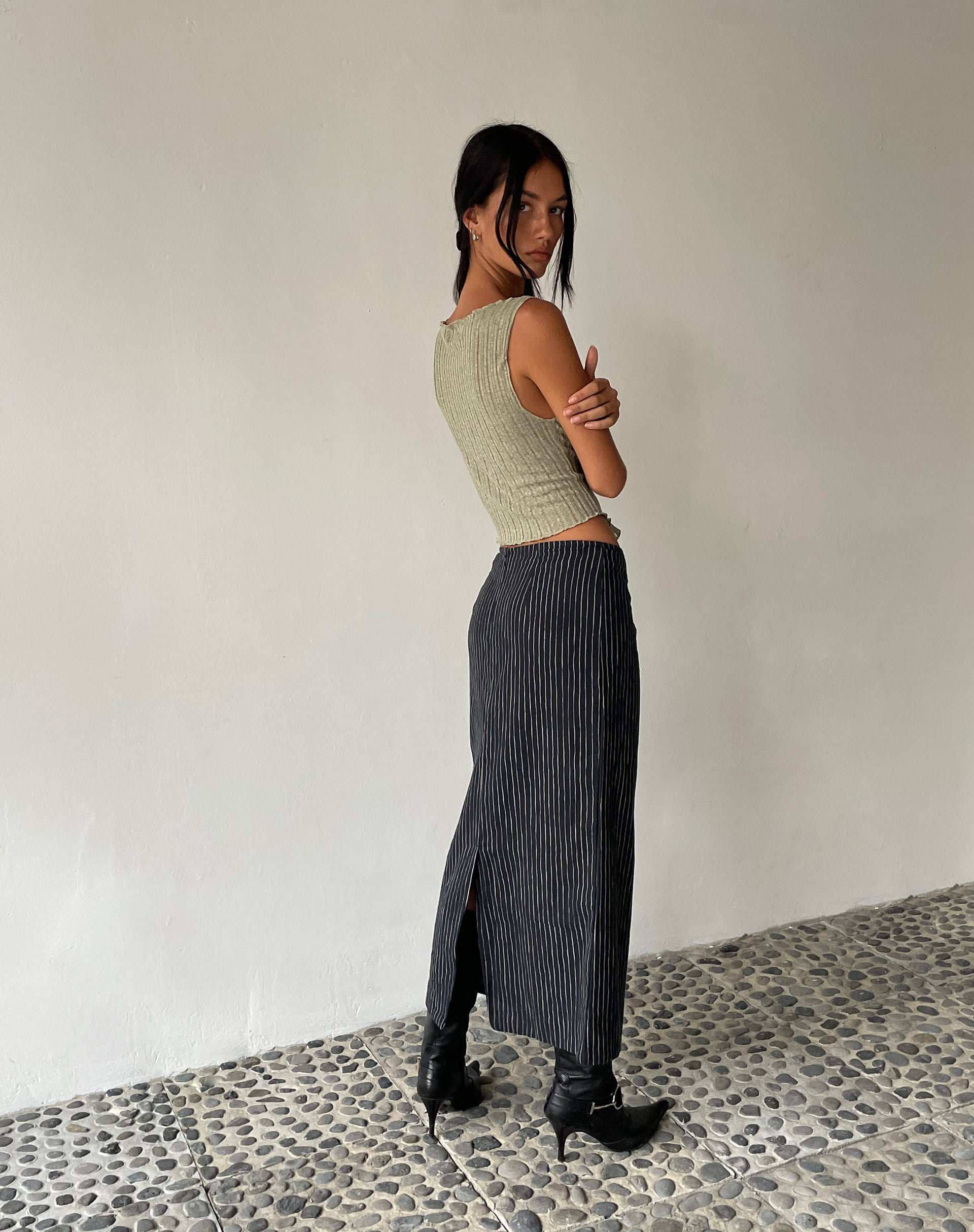 Imagen de MOTEL X JACQUIE Duende Falda Midi en Sketchy Stripe Negro