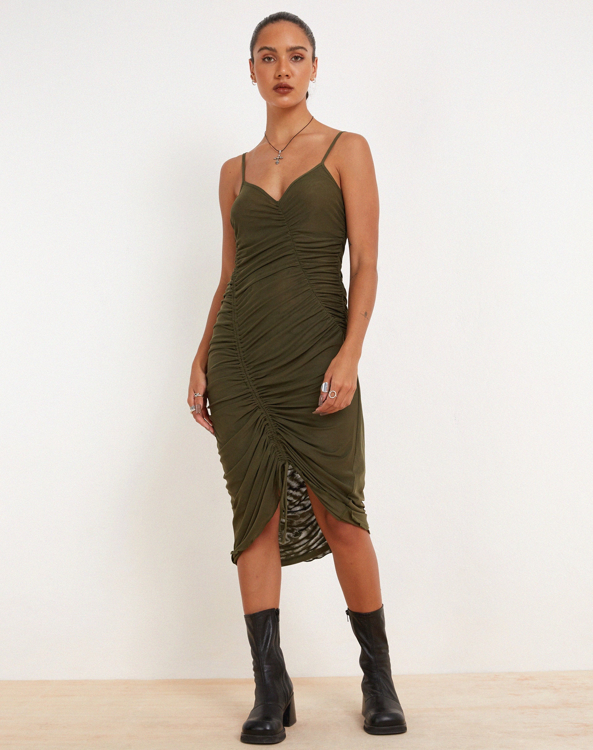 imagen de Dulcia Ruched Mesh Midi Dress in Green Leaf