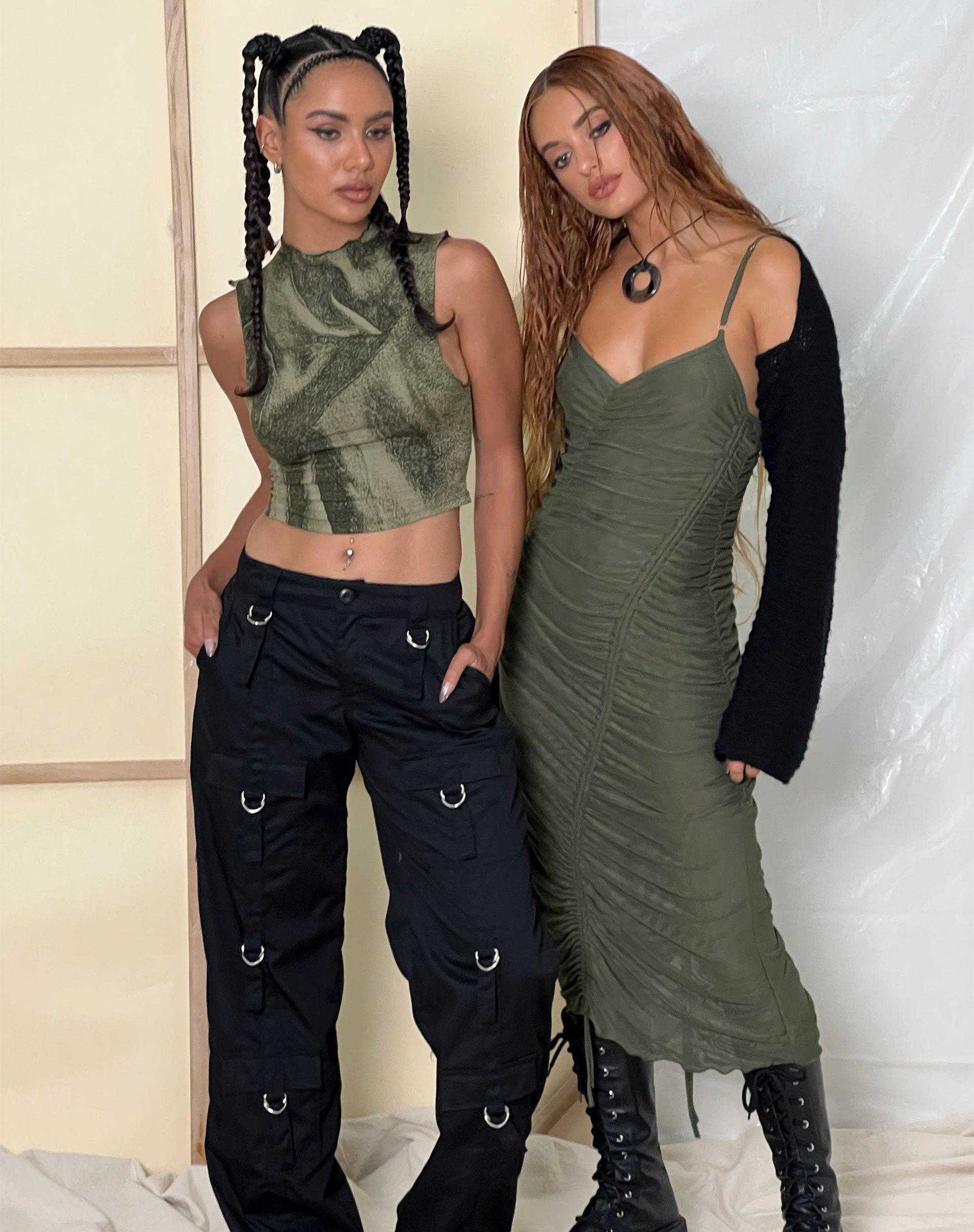 imagen de Dulcia Ruched Mesh Midi Dress in Green Leaf