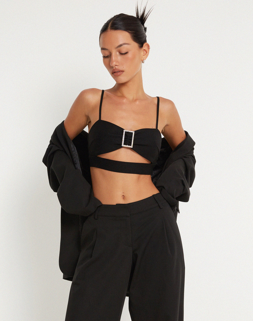 Top Elenia Negro con Detalle de Hebilla