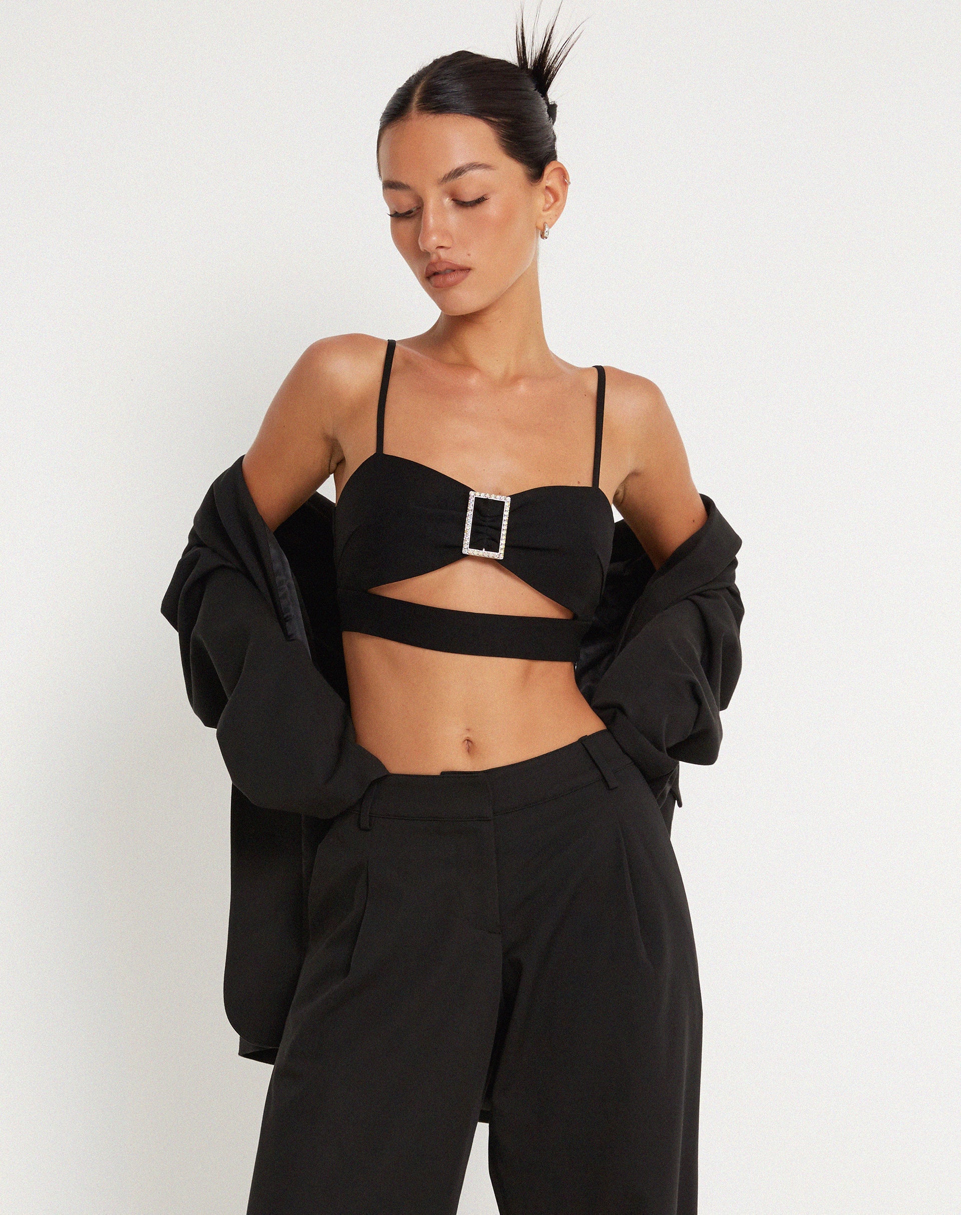Imagen de Elenia Buckle Detail Crop Top Negro
