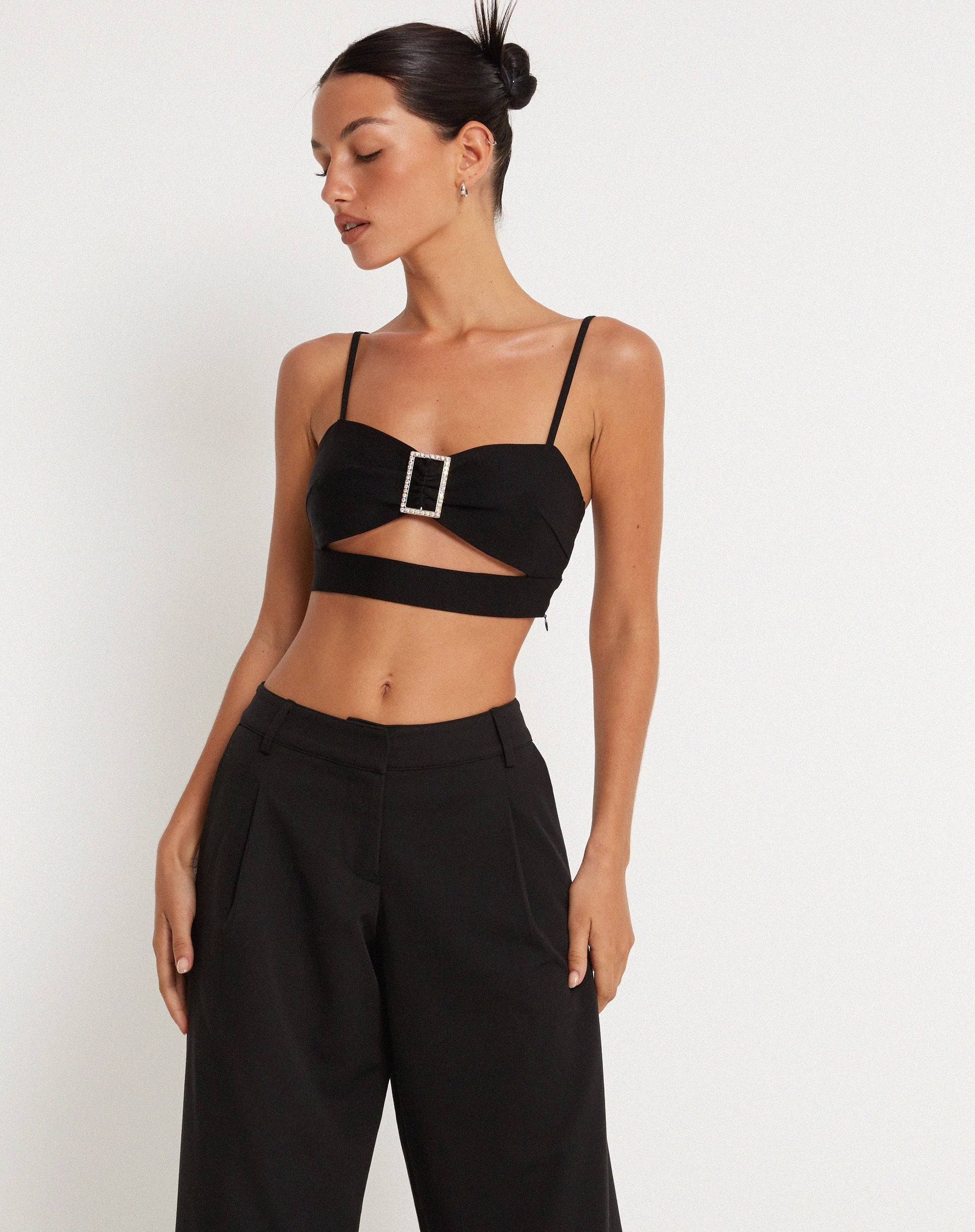 Imagen de Elenia Buckle Detail Crop Top Negro