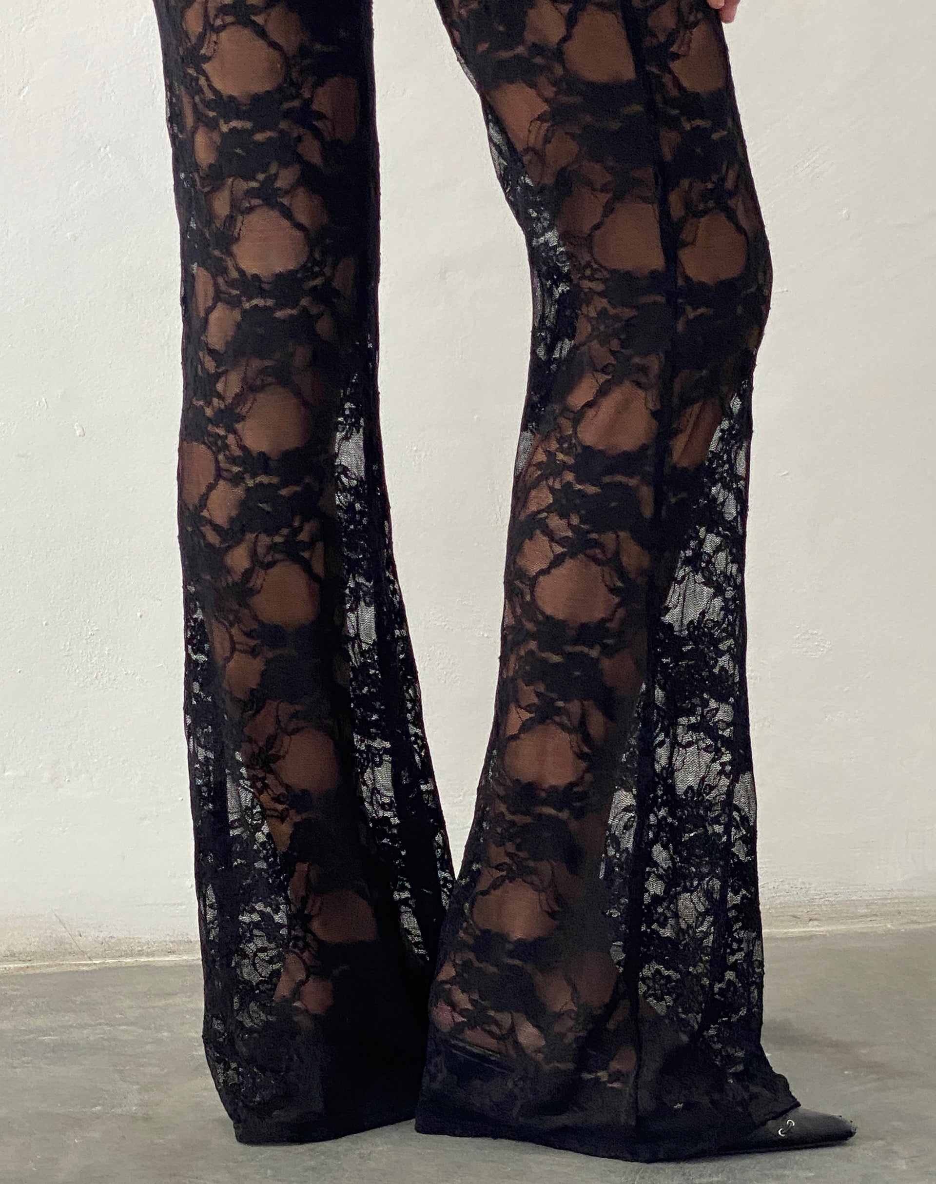 Imagen de Elio Pantalón acampanado de encaje negro