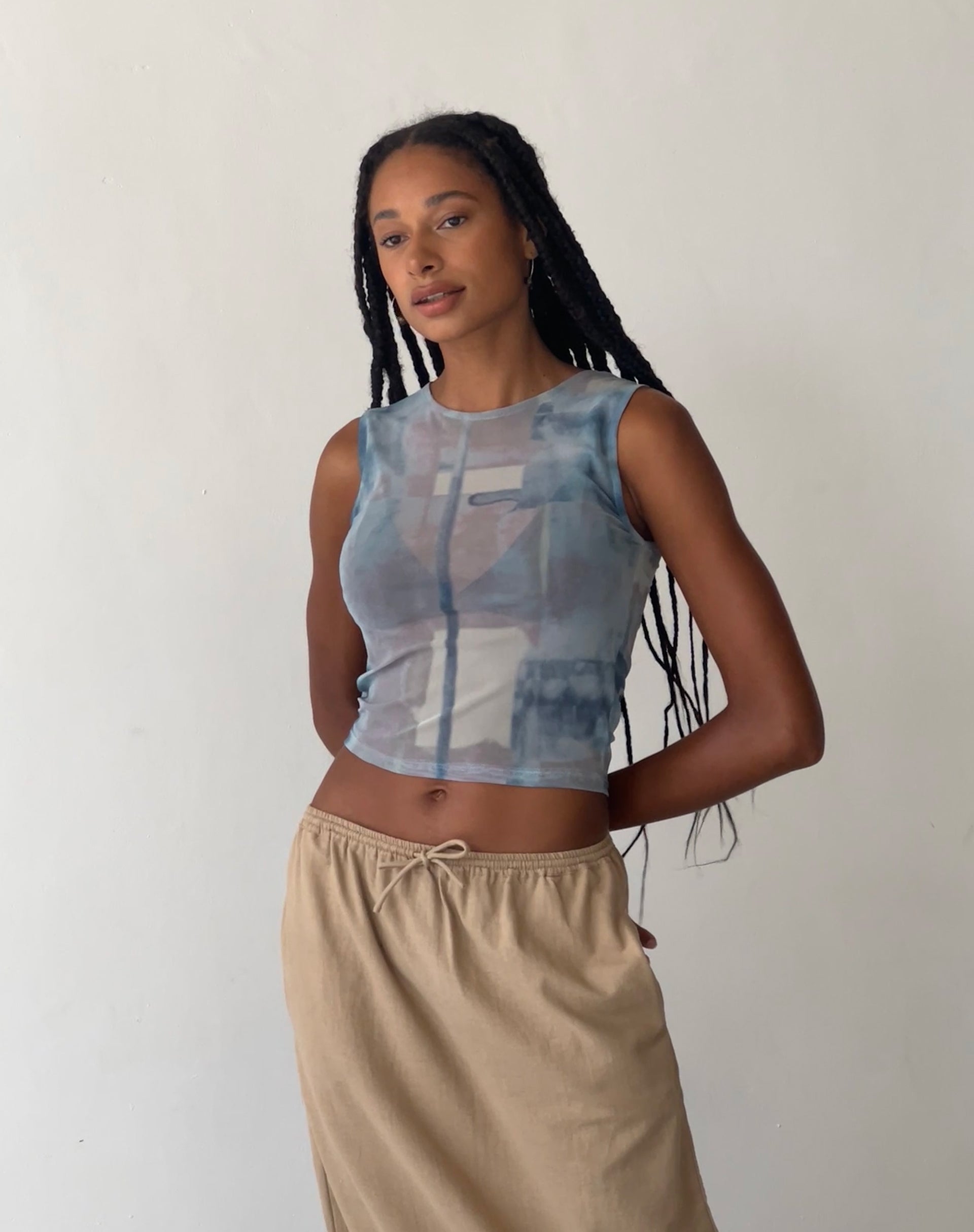 Imagen de MOTEL X JACQUIE Top Elisha en Malla Abstracto Pincel Azul