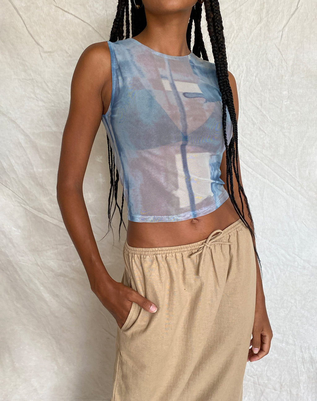 MOTEL X JACQUIE Top Elisha de Malla Abstracto Pincel Azul