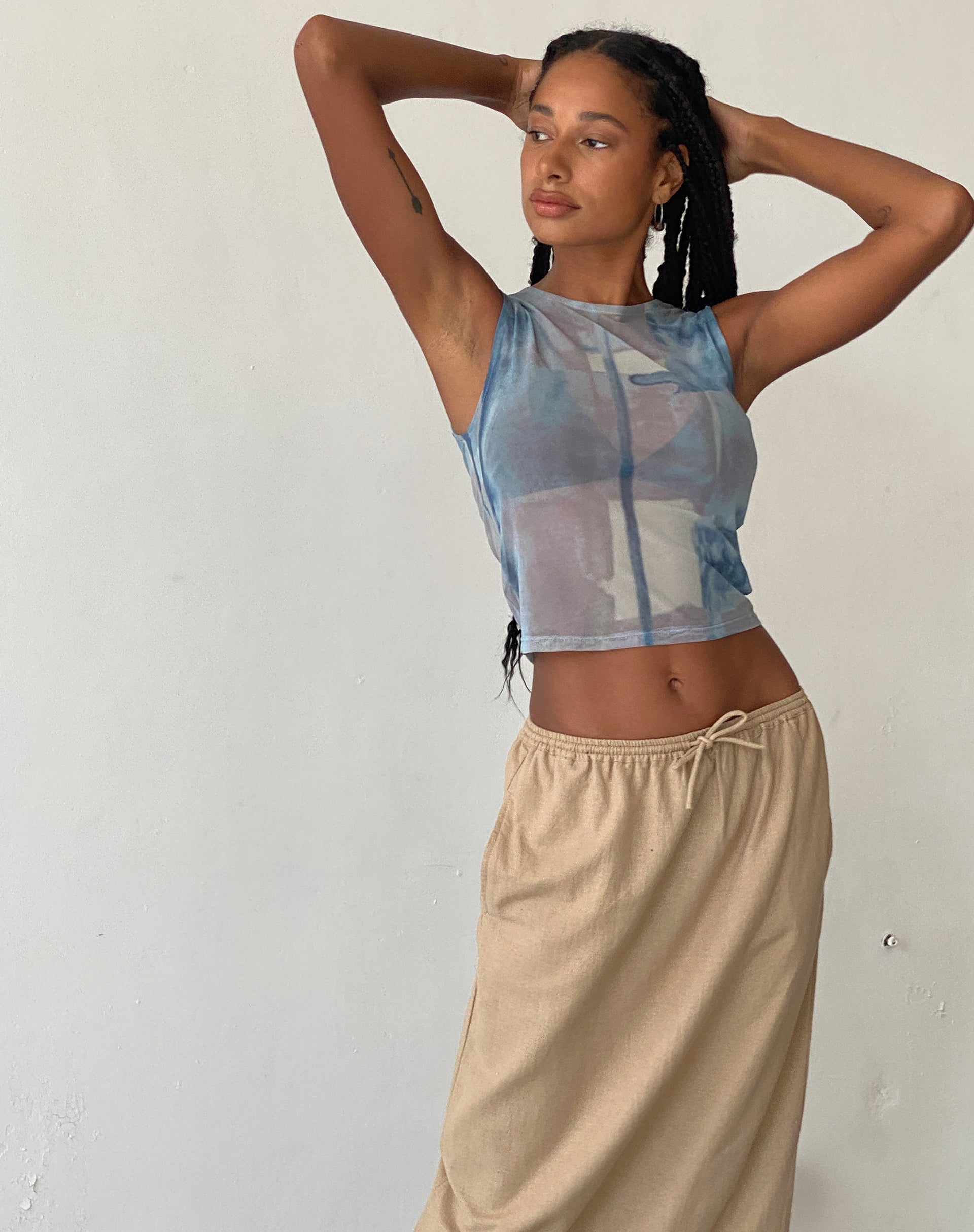 Imagen de MOTEL X JACQUIE Top Elisha en Malla Abstracto Pincel Azul