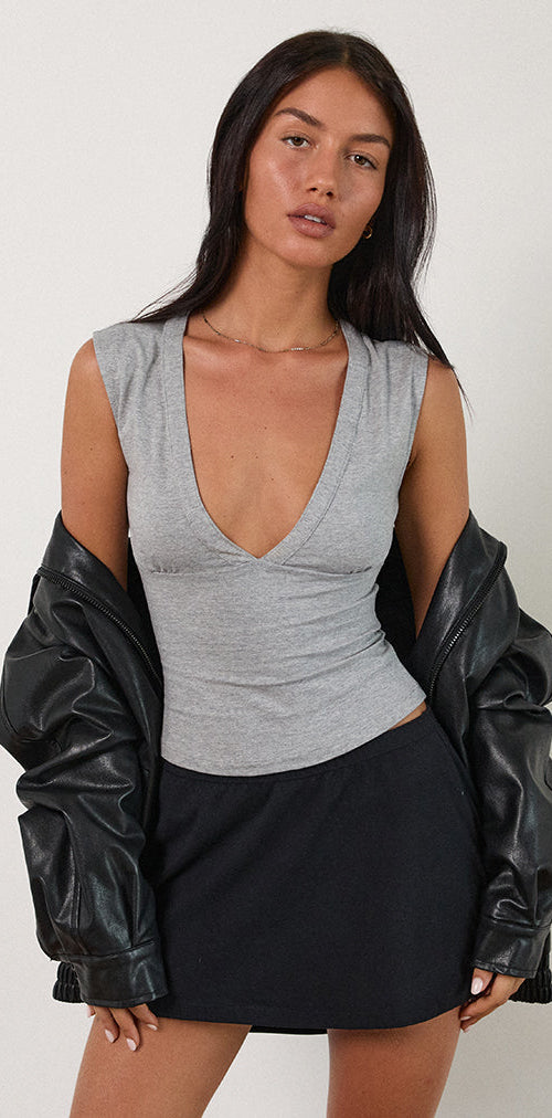 Imagen de Emberly Plunge Top en Marga Gris