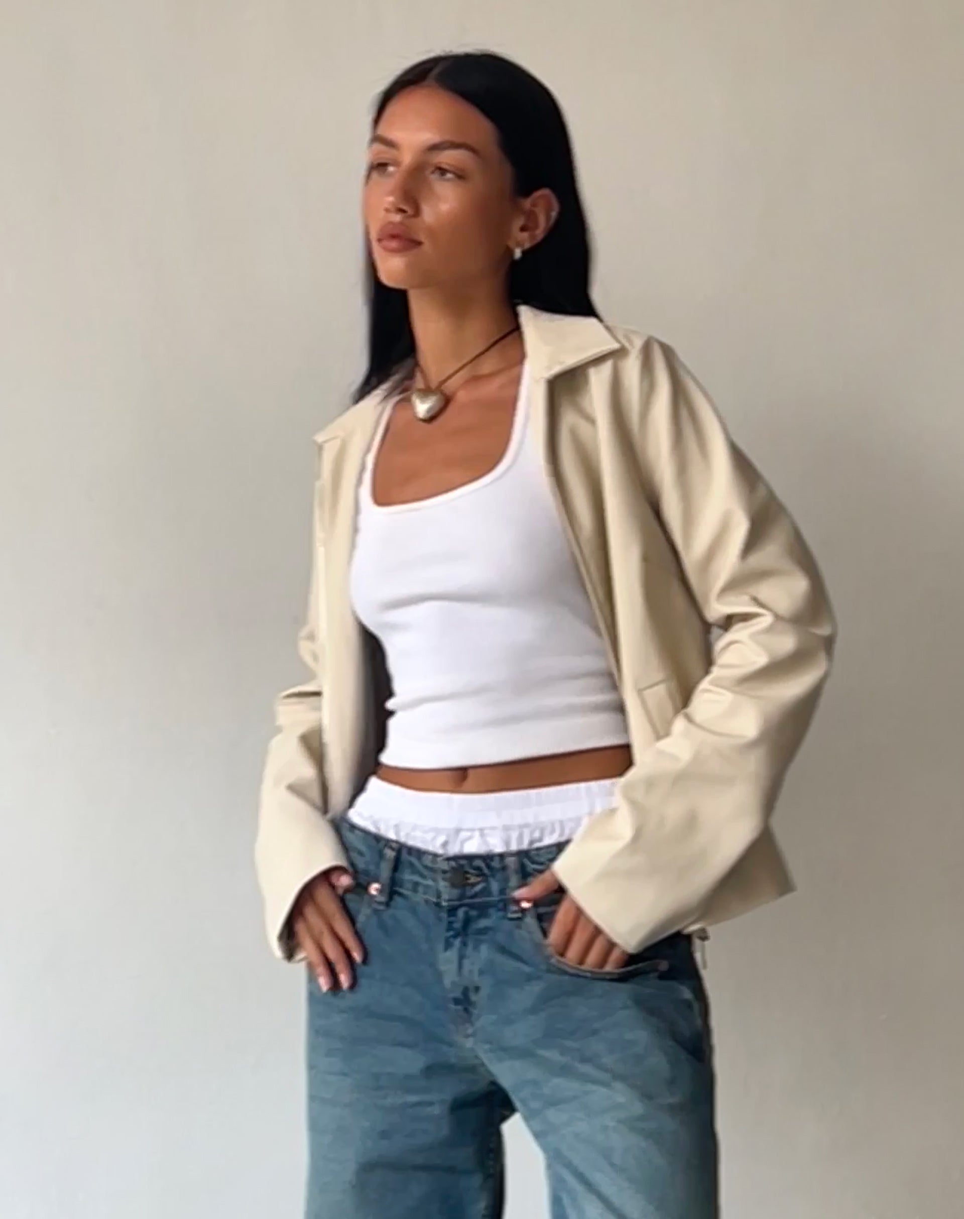Imagen de la chaqueta Enid en PU marfil