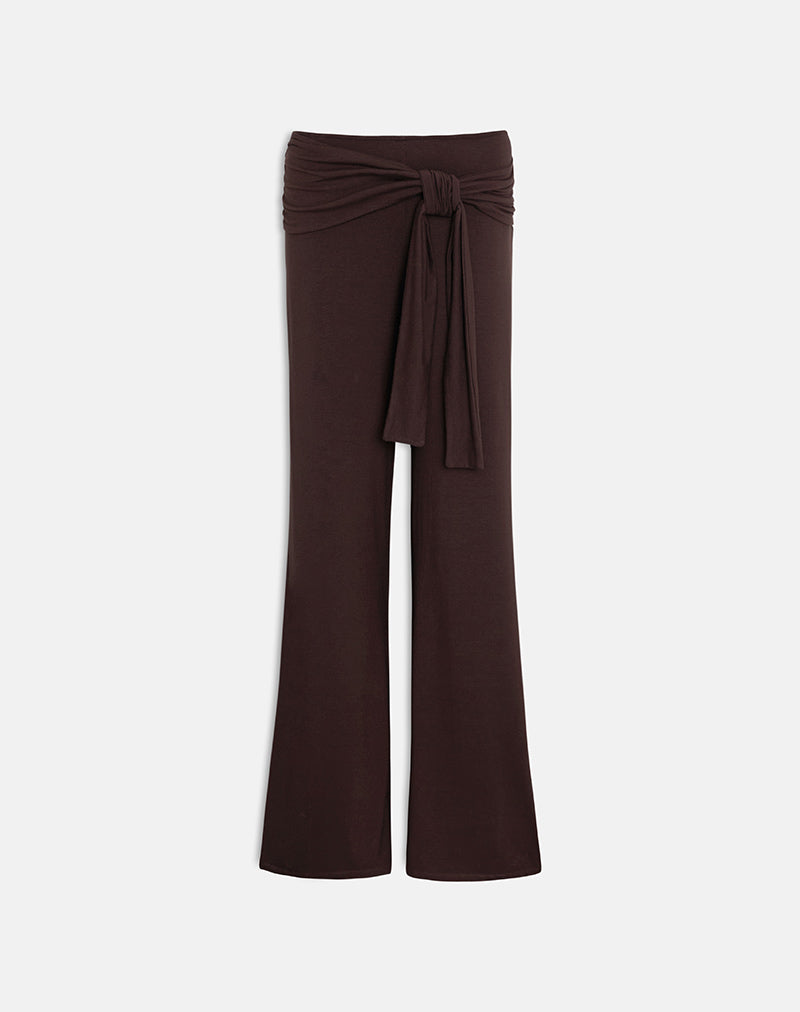 Imagen del pantalón Esata Wrap en color chocolate amargo.