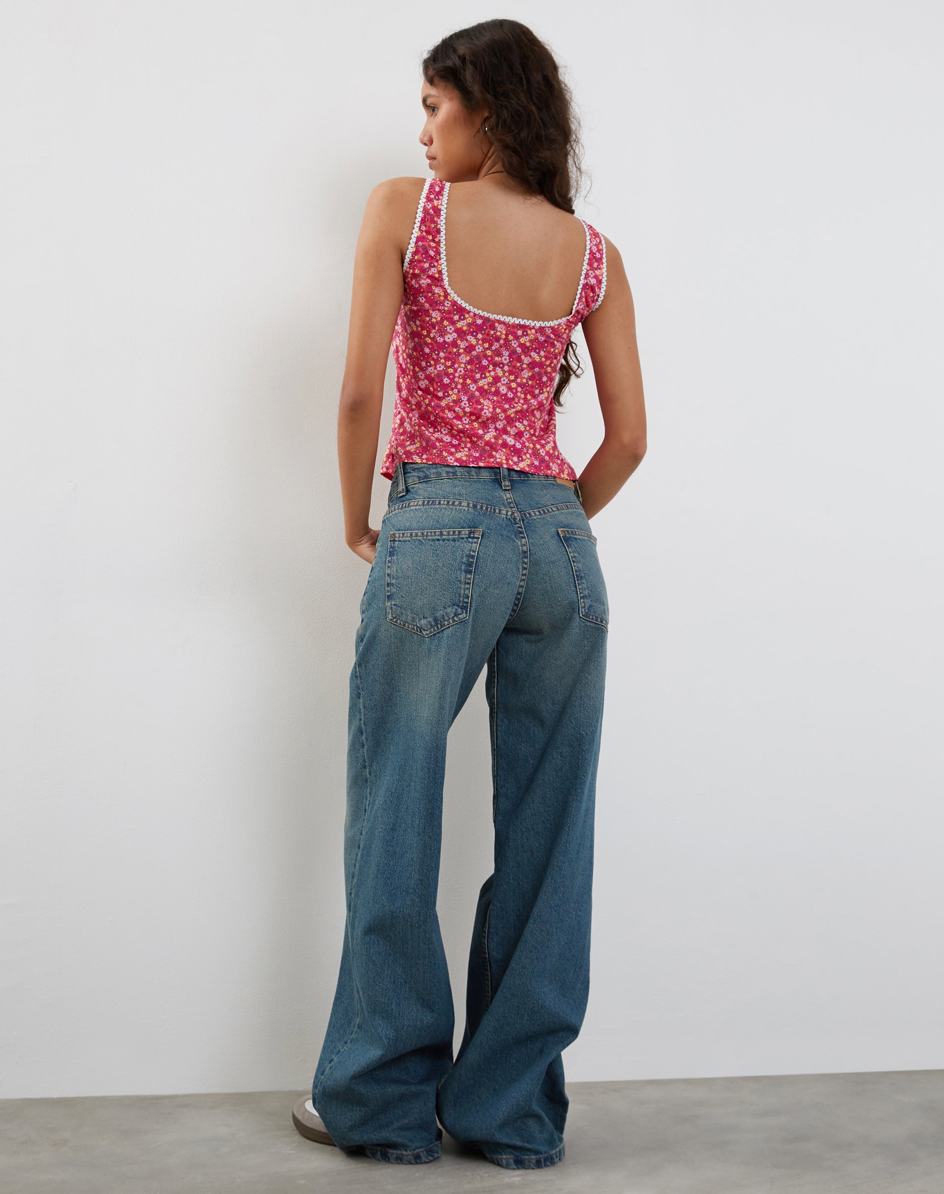 imagen de Esau Tie Front Top en Ditsy Floral Pink