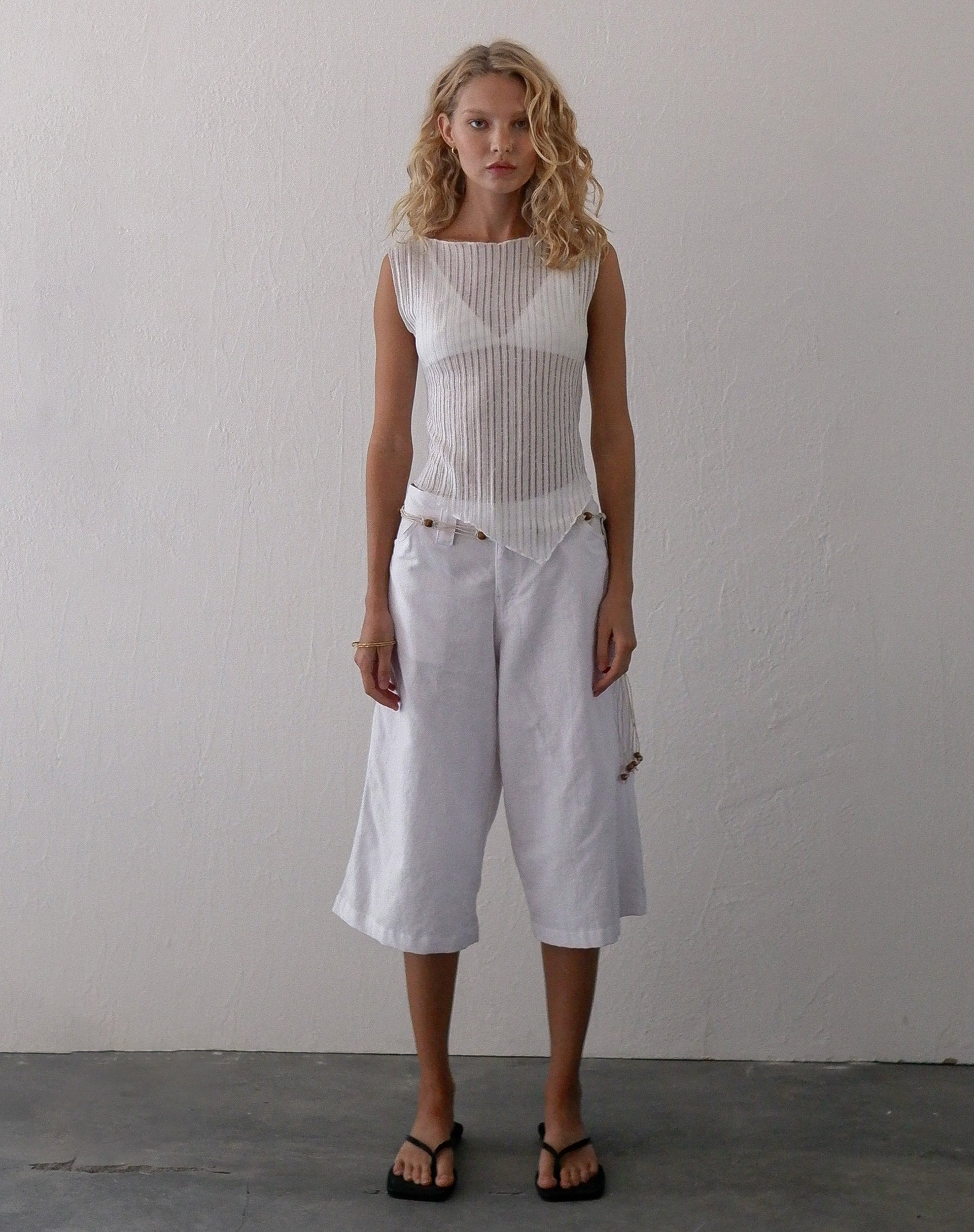 Imagen de Saomy Longline Shorts en blanco