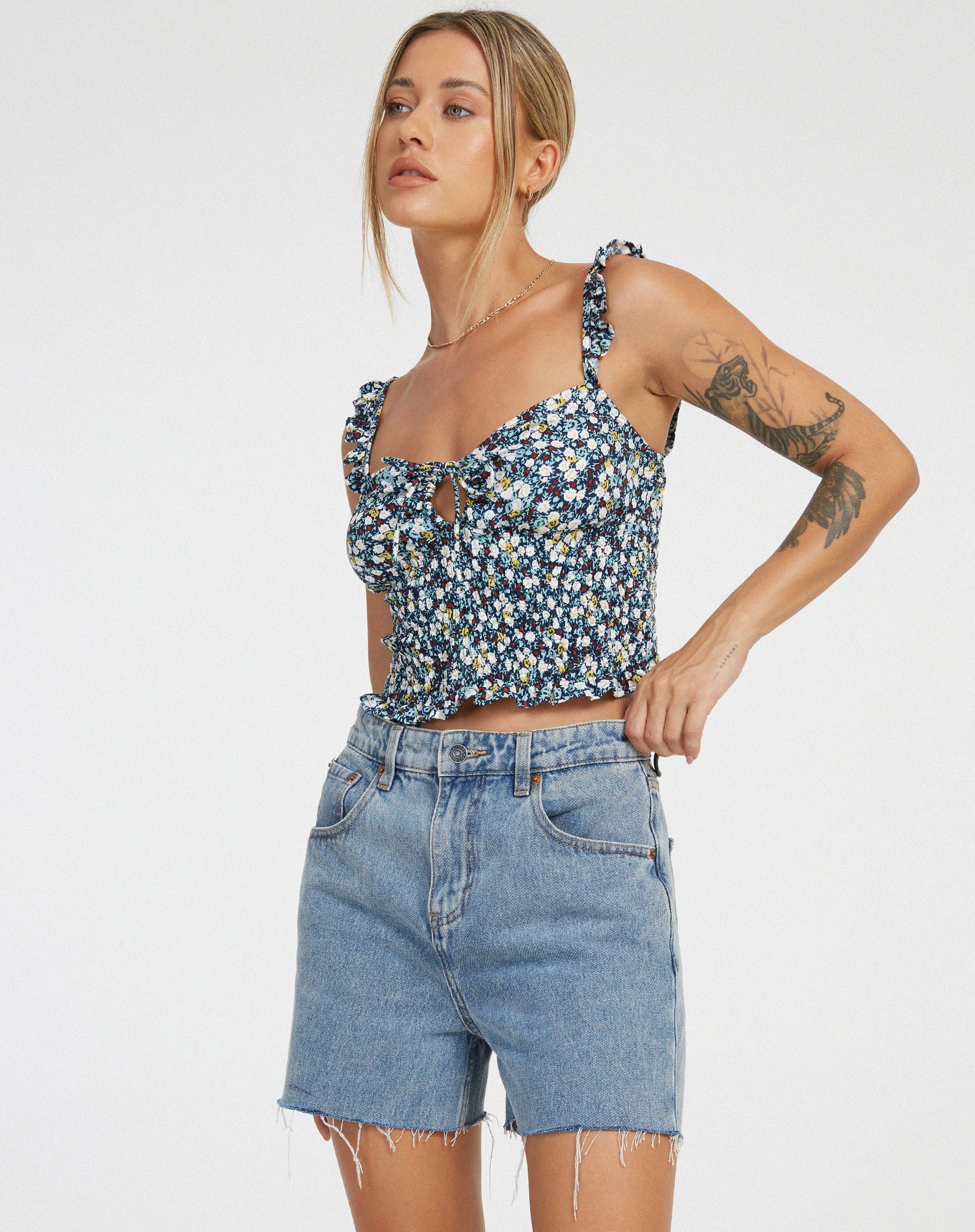 imagen de Ezra Crop Top en Floral Field Navy