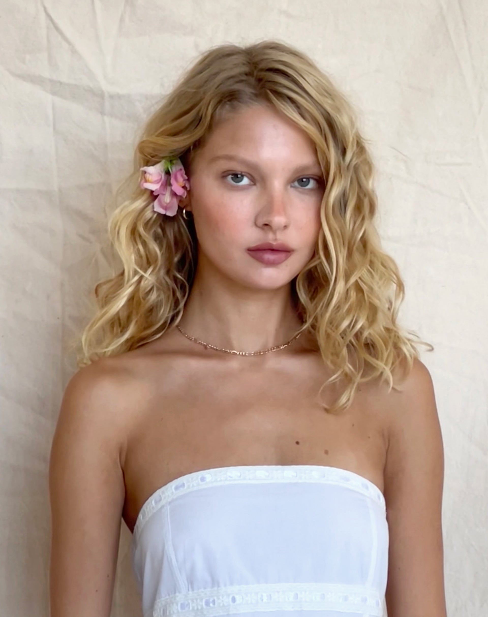 Imagen de Faelyn Bandeau Mini Dress in Poplin White