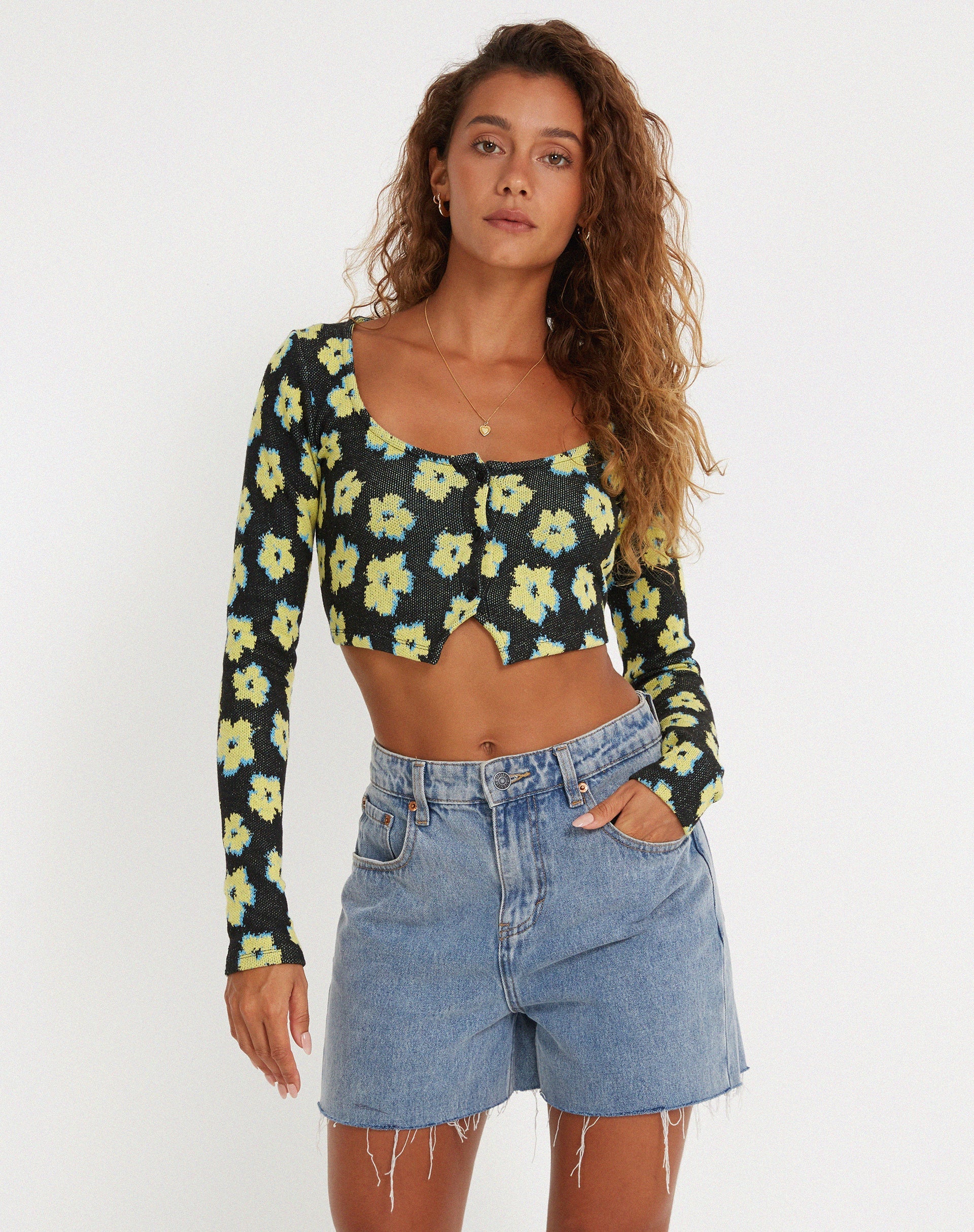 Imagen de Faline Crop Top en bonito estampado floral negro y amarillo