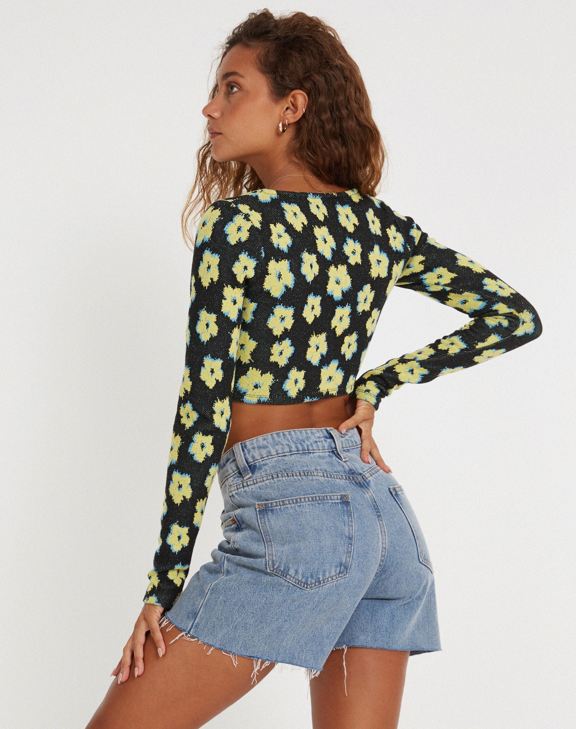 Imagen de Faline Crop Top en bonito estampado floral negro y amarillo