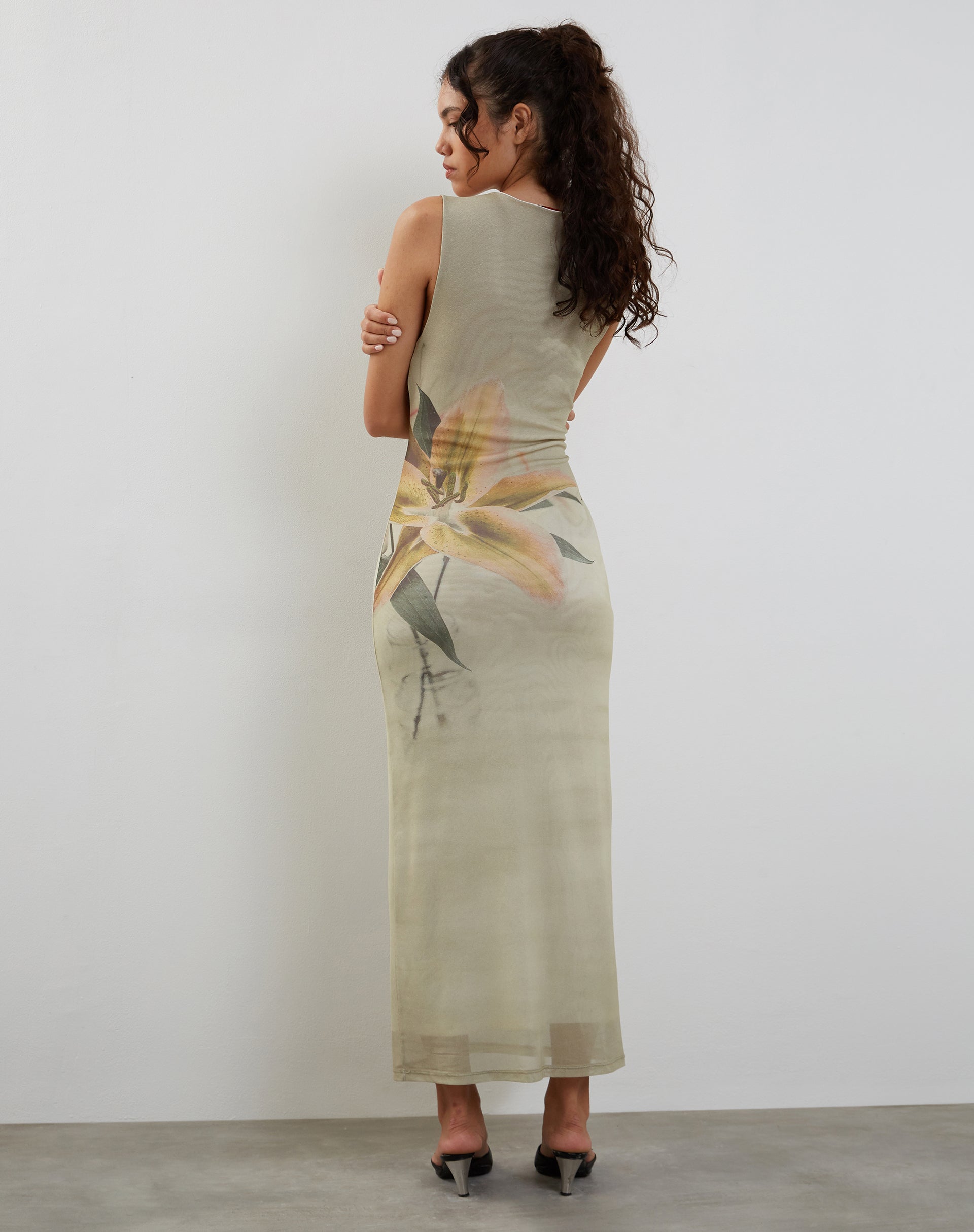 Imagen de Fayola Maxi Vestido Estampado en Amarillo Lily Print
