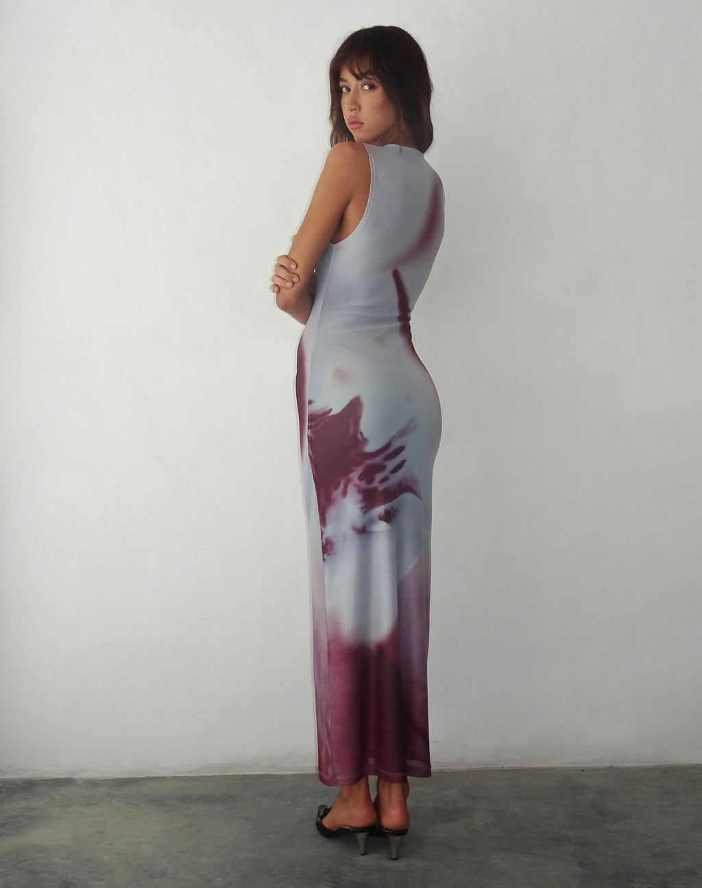 Maxi Vestido Estampado Fayola Gris Anatomía de la Naturaleza