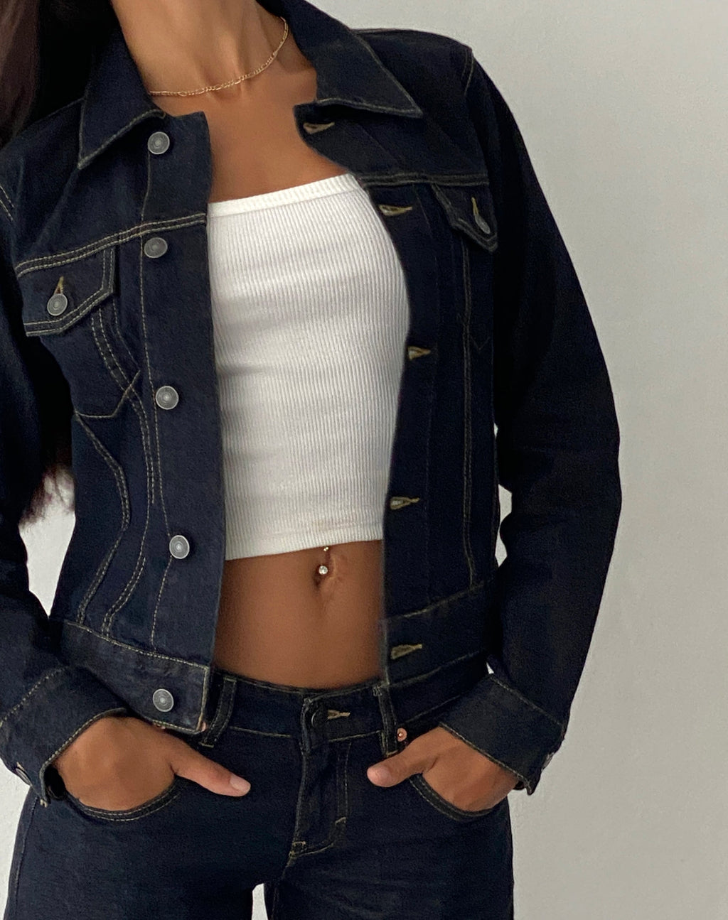 Chaqueta vaquera entallada en índigo