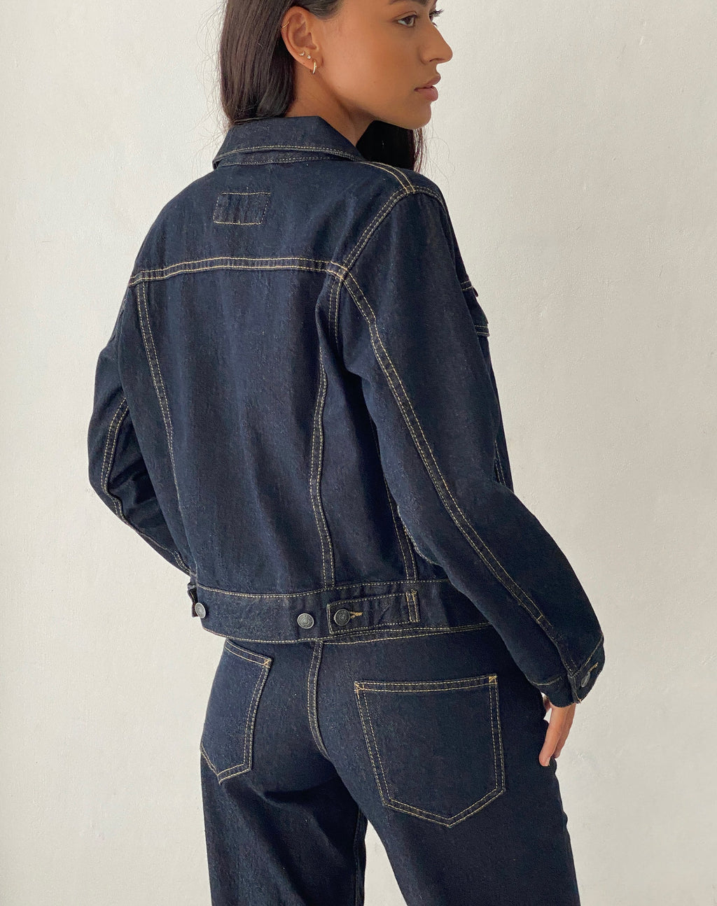 Chaqueta vaquera entallada en índigo