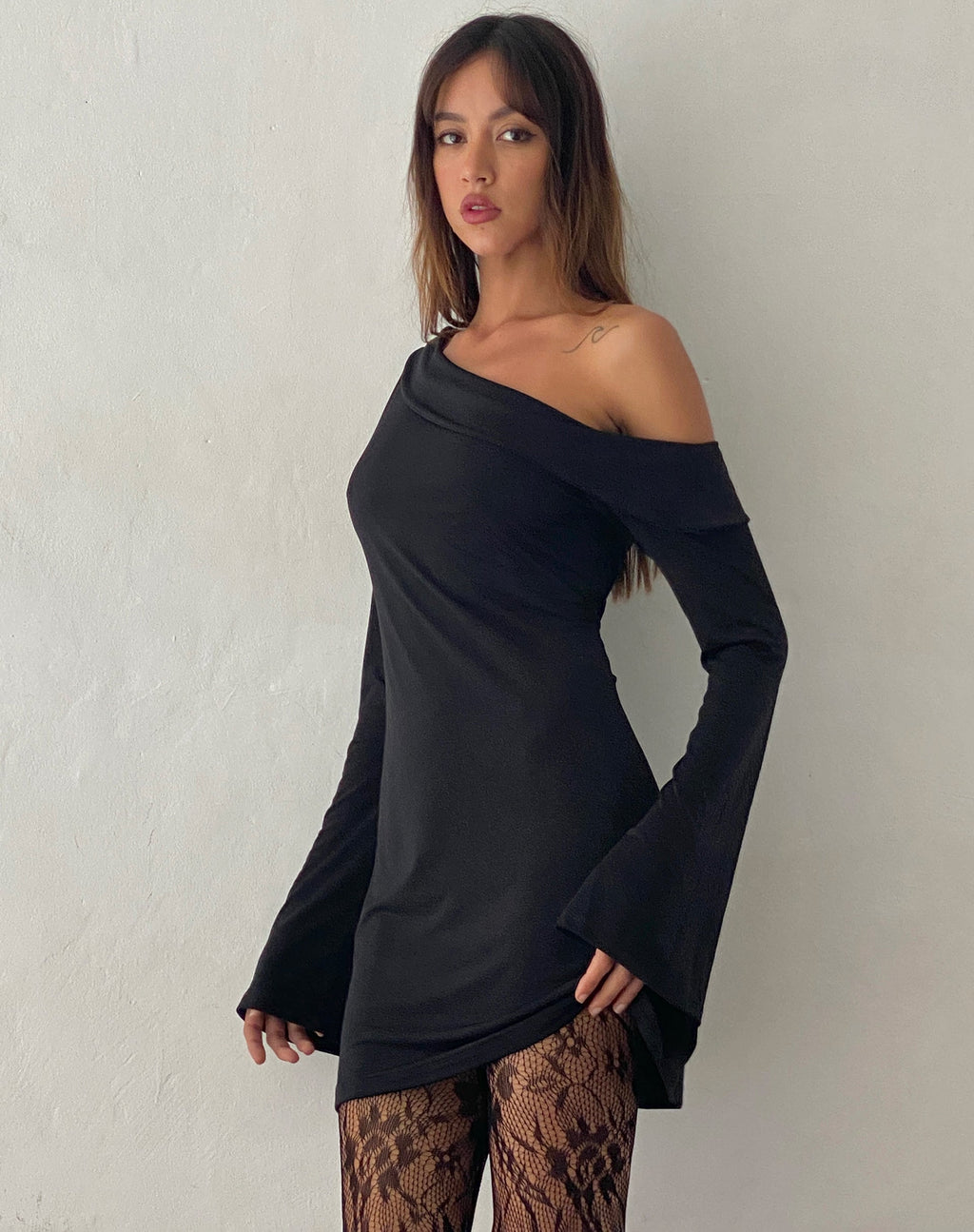 Minivestido asimétrico Fliss en negro fino