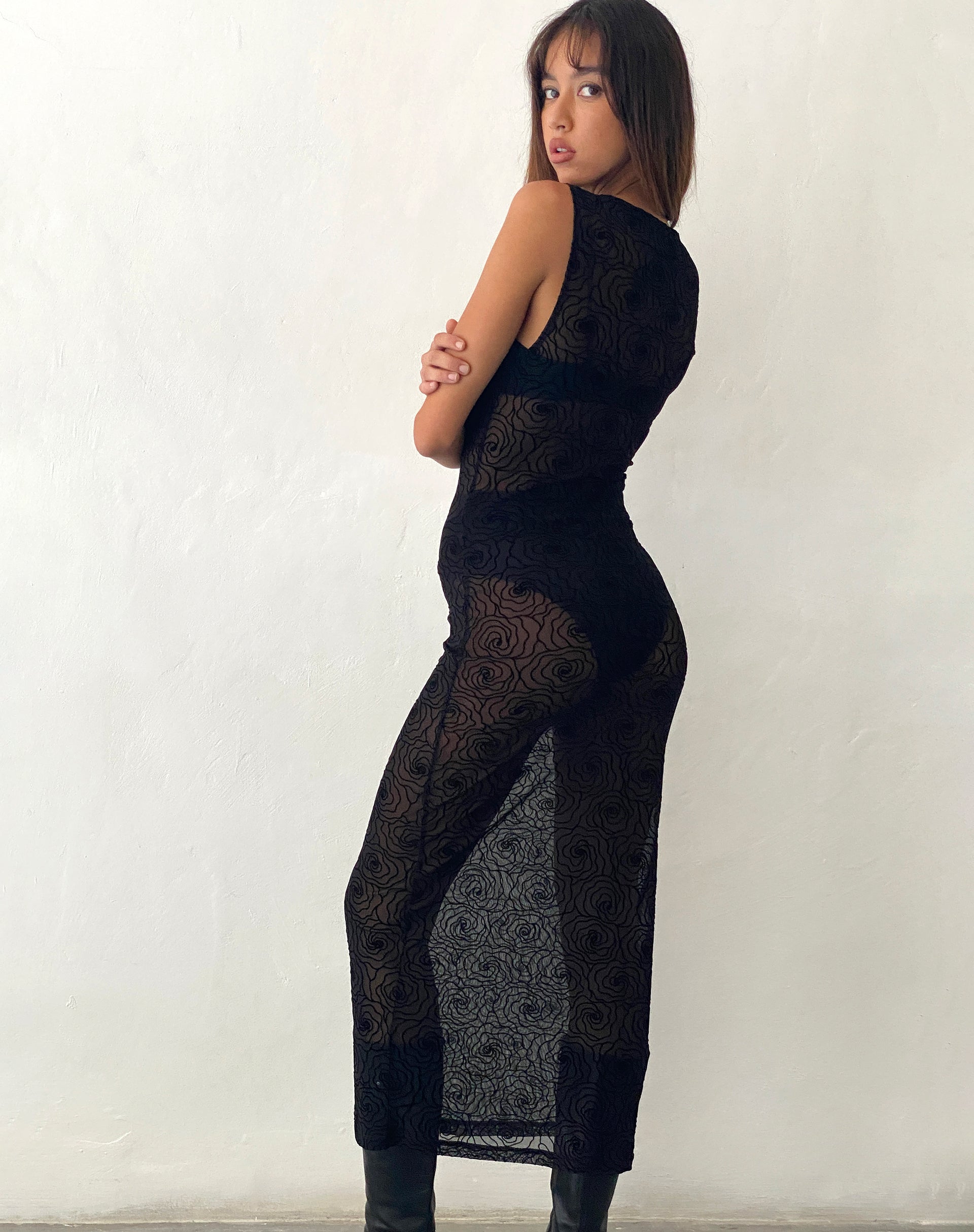 Imagen de Florian Vestido midi sin forro en flocado de flores abstractas negro