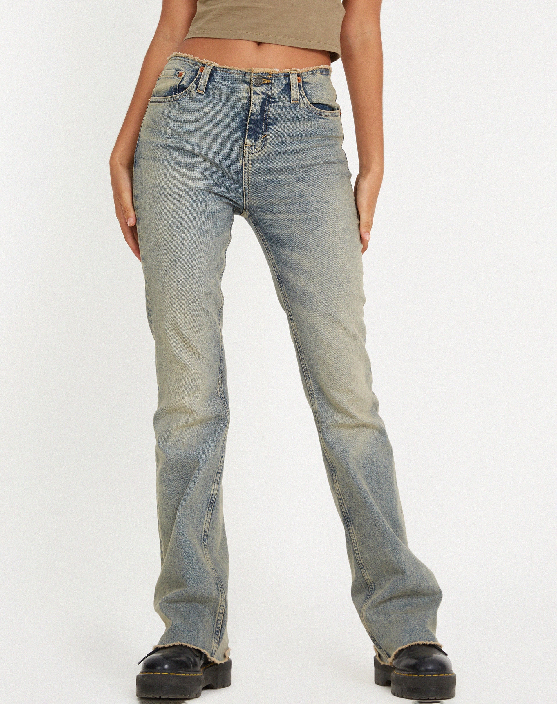 imagen de Frayed Low Rise Jeans en Light Wash Sandy Tint