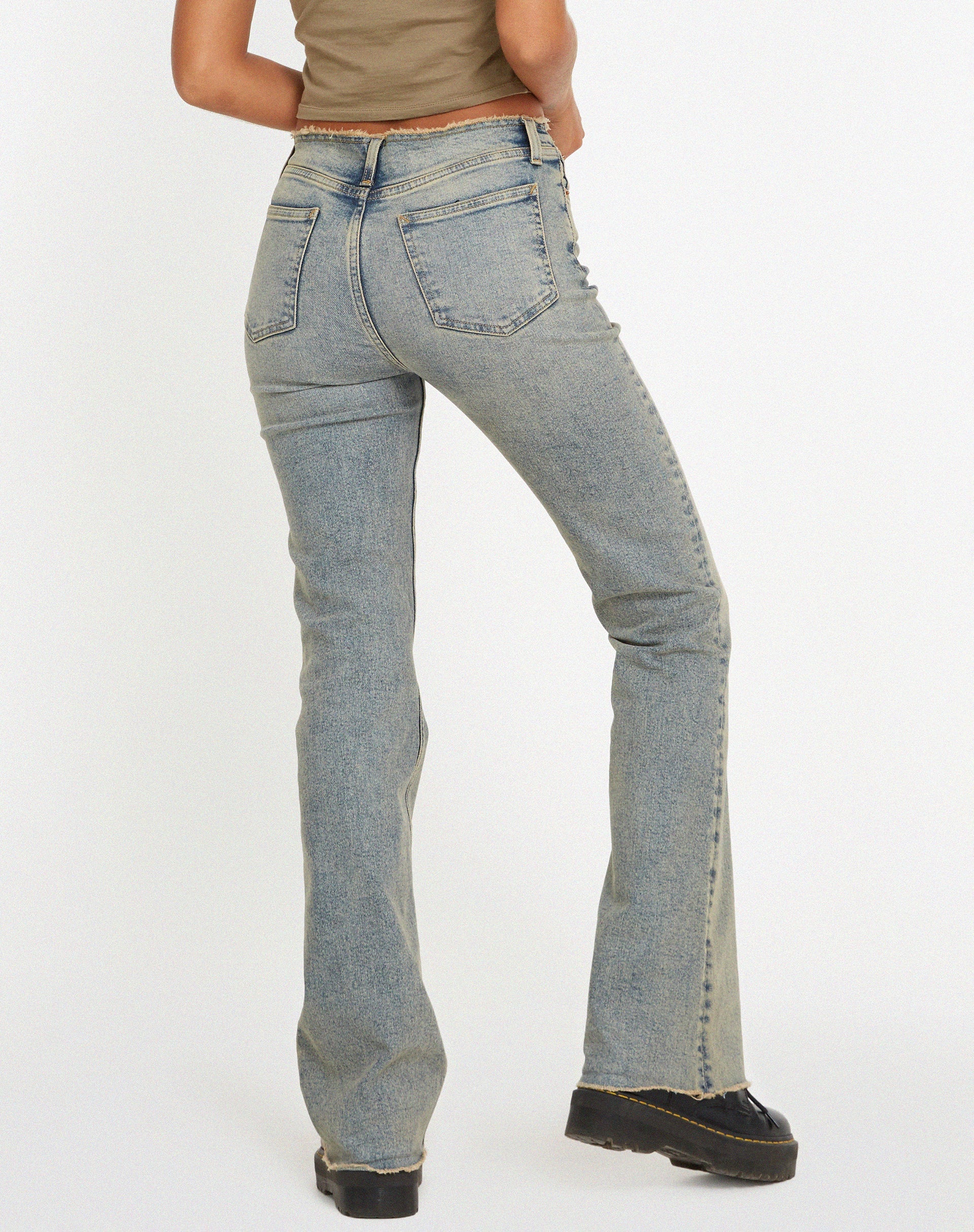 imagen de Frayed Low Rise Jeans en Light Wash Sandy Tint