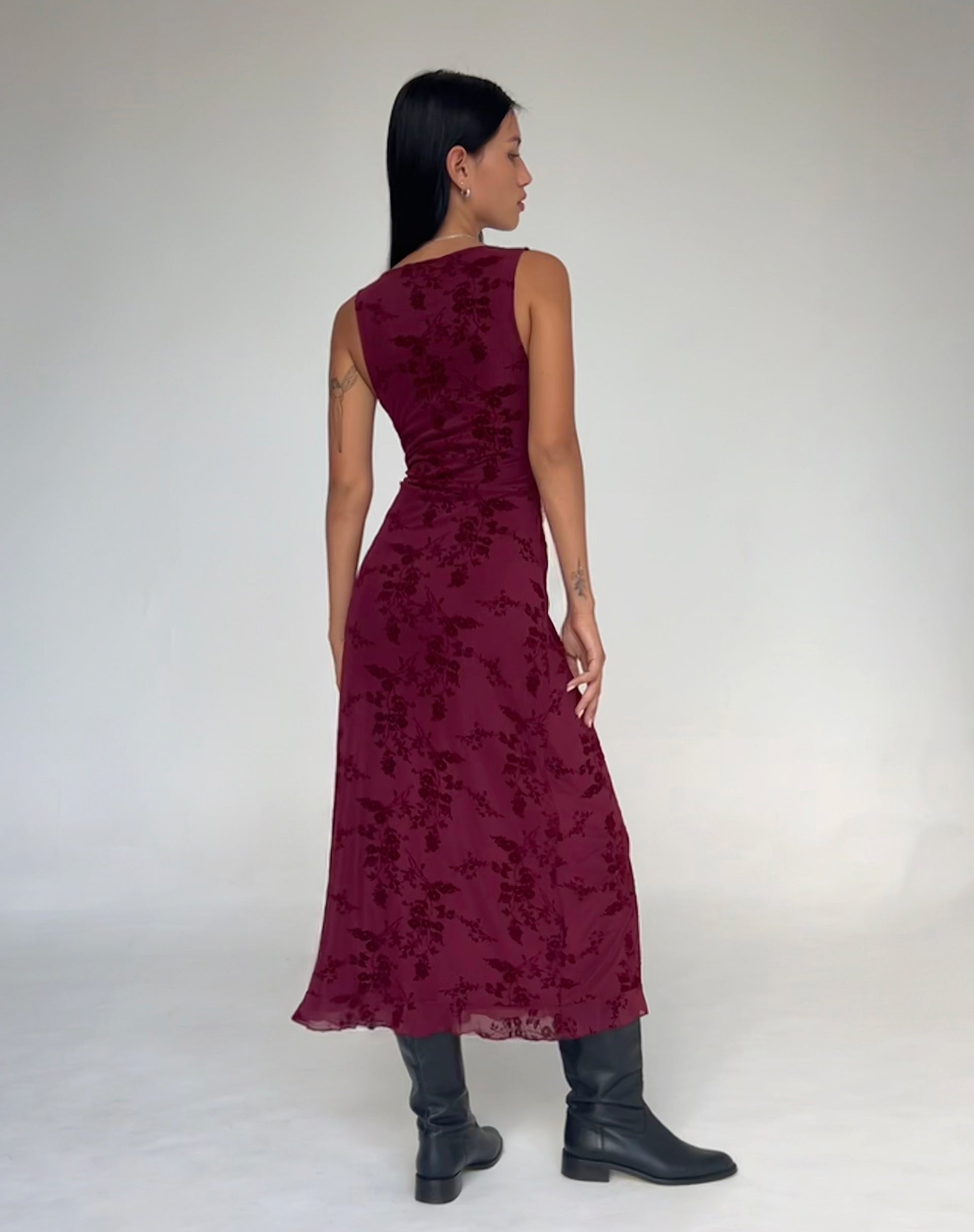Vestido Gabriela Midi en Botanical Flower Granate