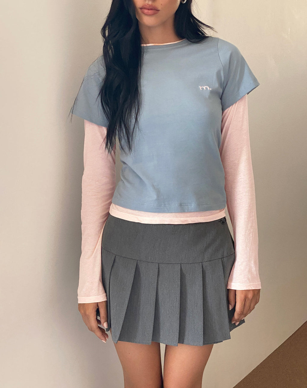 Top Galen de manga larga bicolor en gris claro rubor con bordado "M