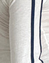 Blanco roto con raya azul marino