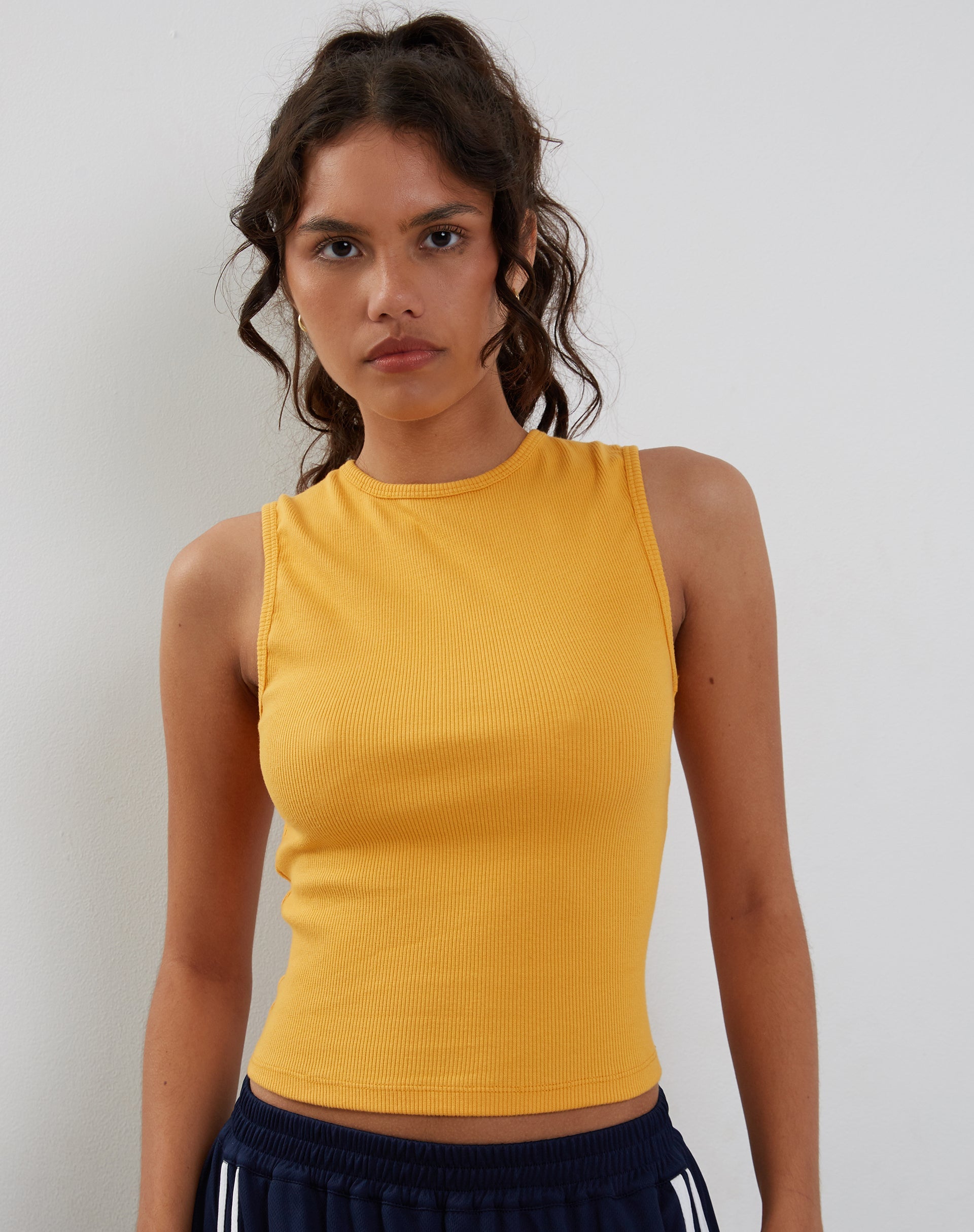 Imagen de Gelsho Camiseta de Tirantes con Espalda Abierta en Naranja Desteñido Rib