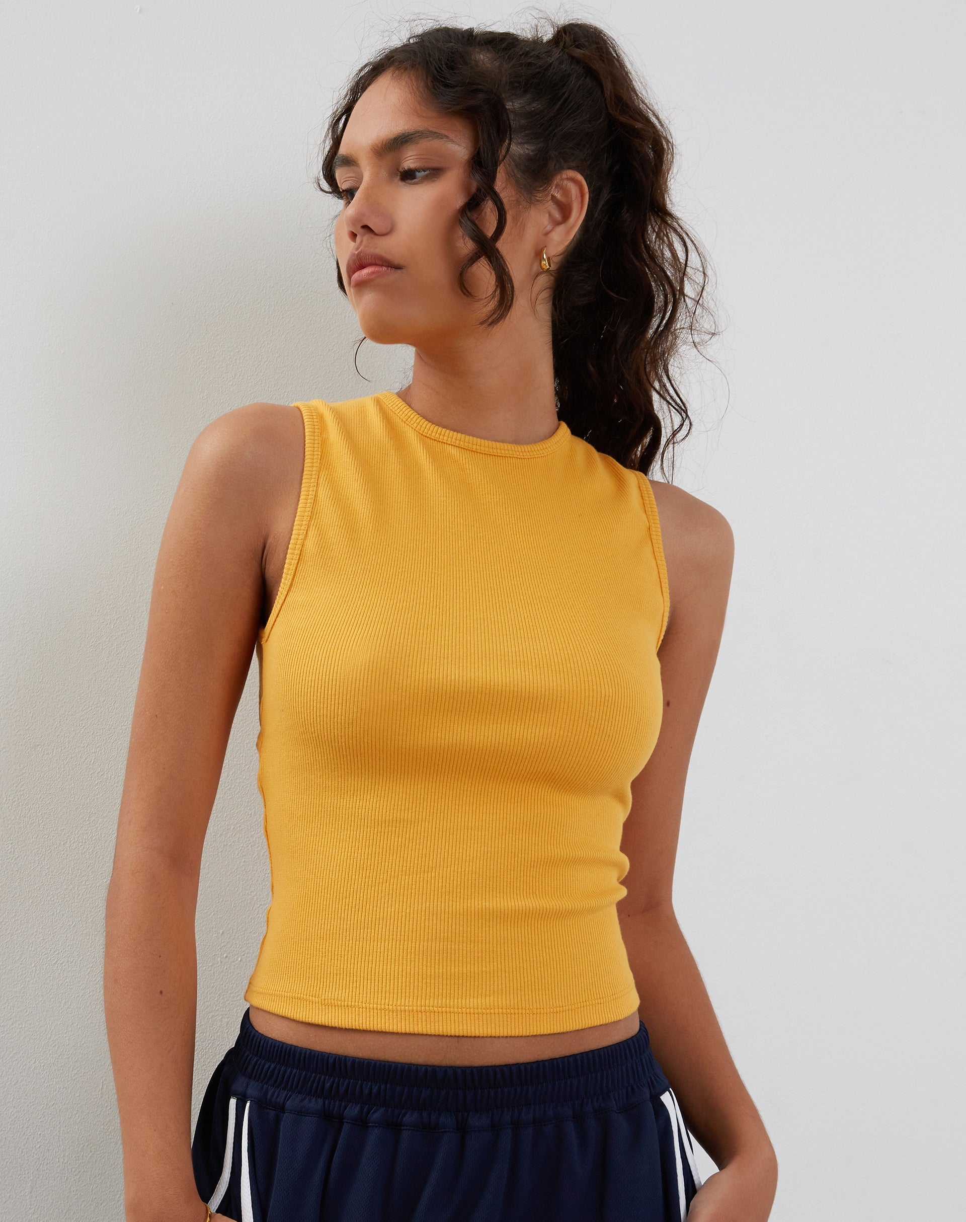 Imagen de Gelsho Camiseta de Tirantes con Espalda Abierta en Naranja Desteñido Rib