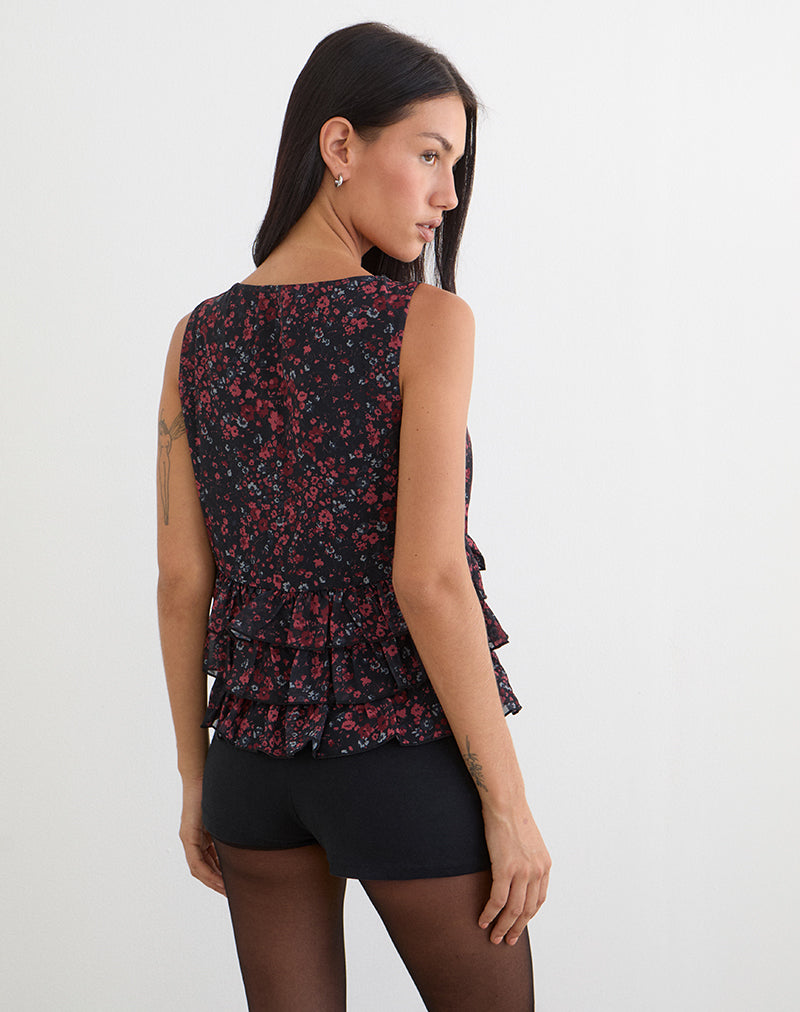 Imagen del top Gendhis en gasa con estampado floral disperso en negro y rojo.