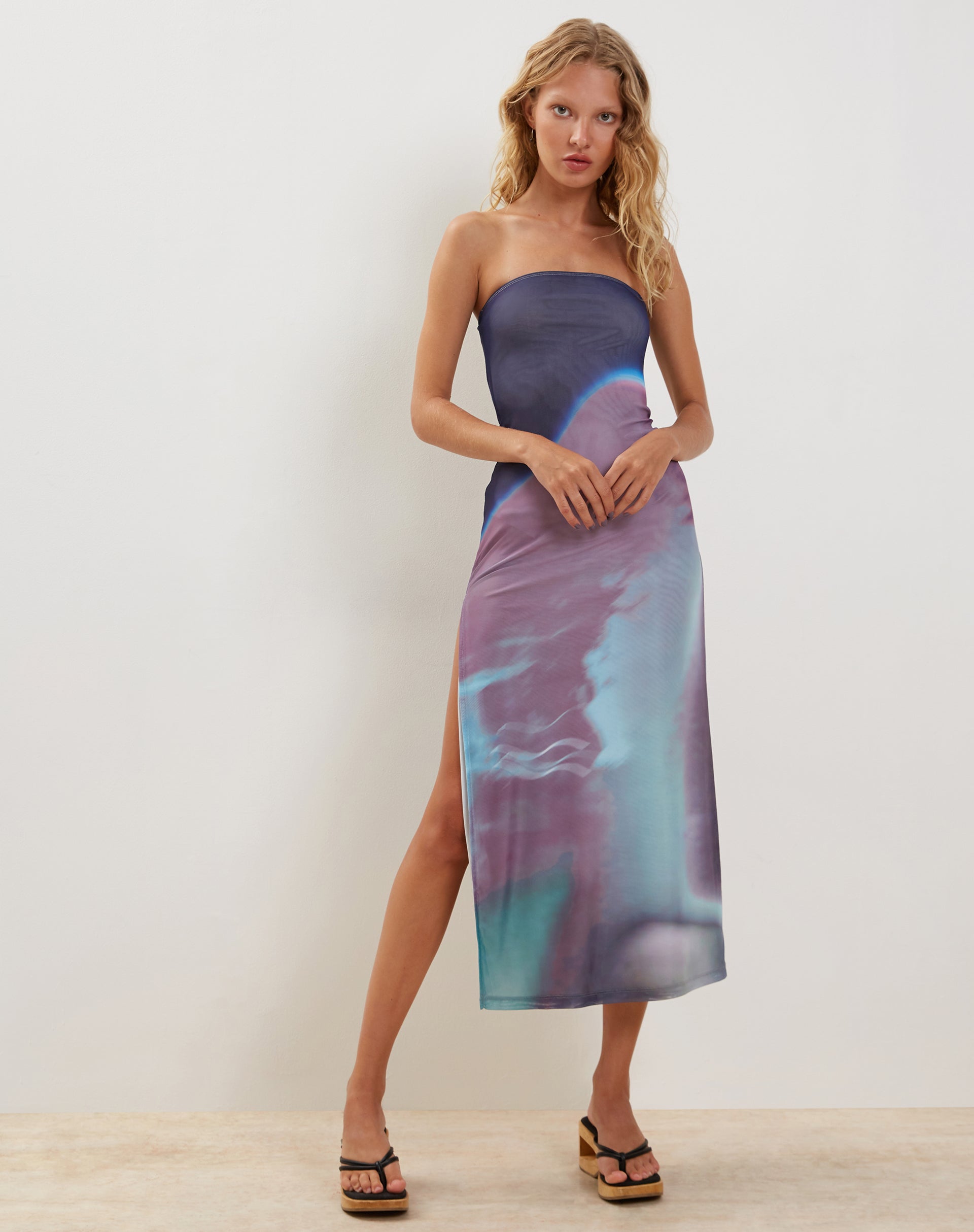 imagen de Givanda Bandeau Maxi Dress in Pink Digi Gradient Print