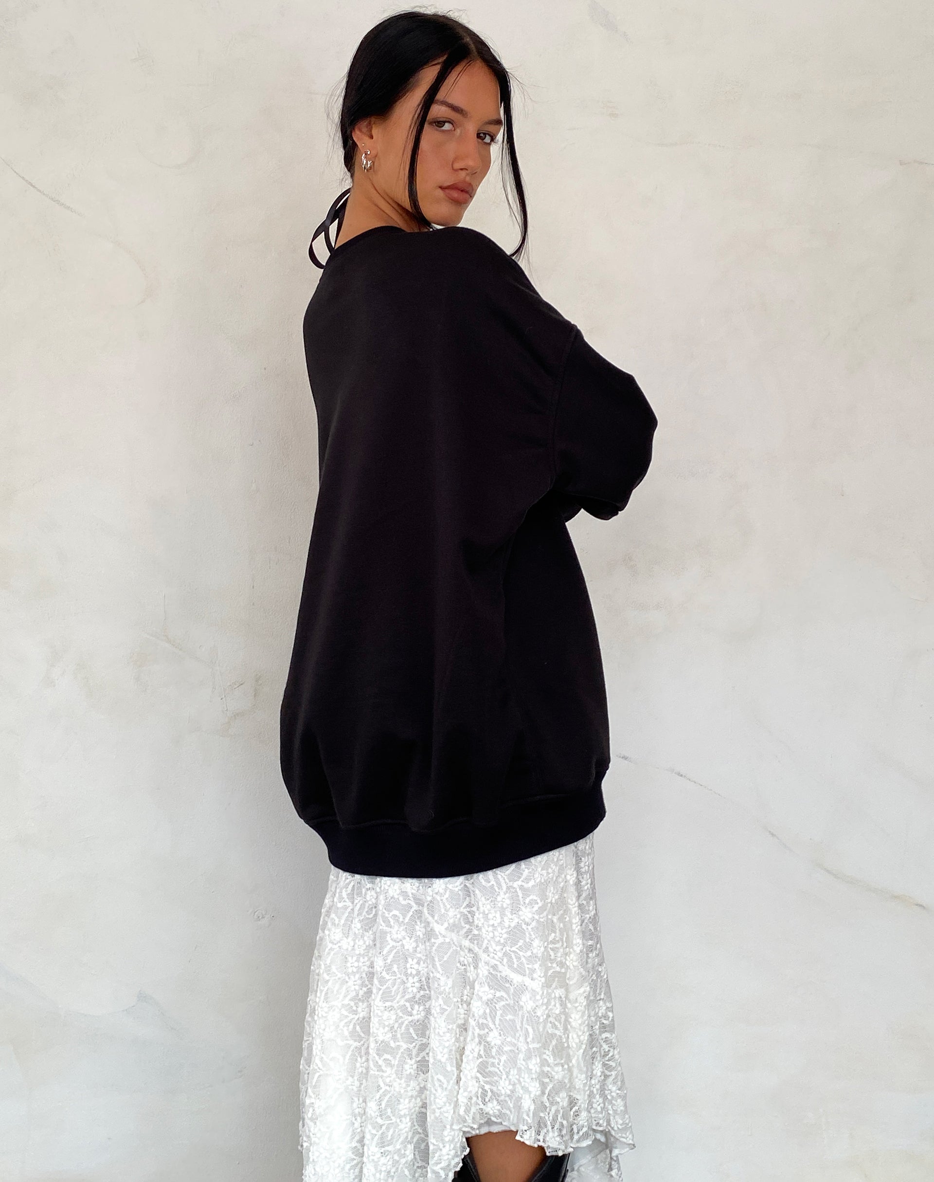 Imagen de Glo Sudadera oversize en negro con gráfico Heartbreaker