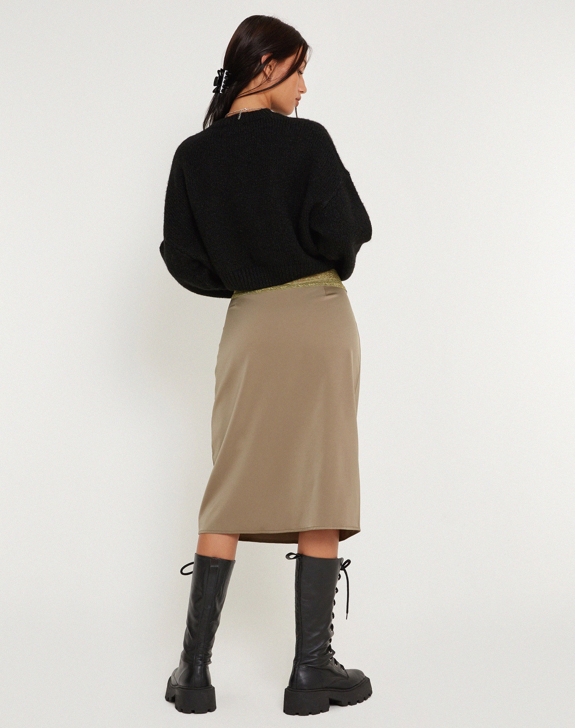 imagen de Golda Midi Skirt in Satin Avocado