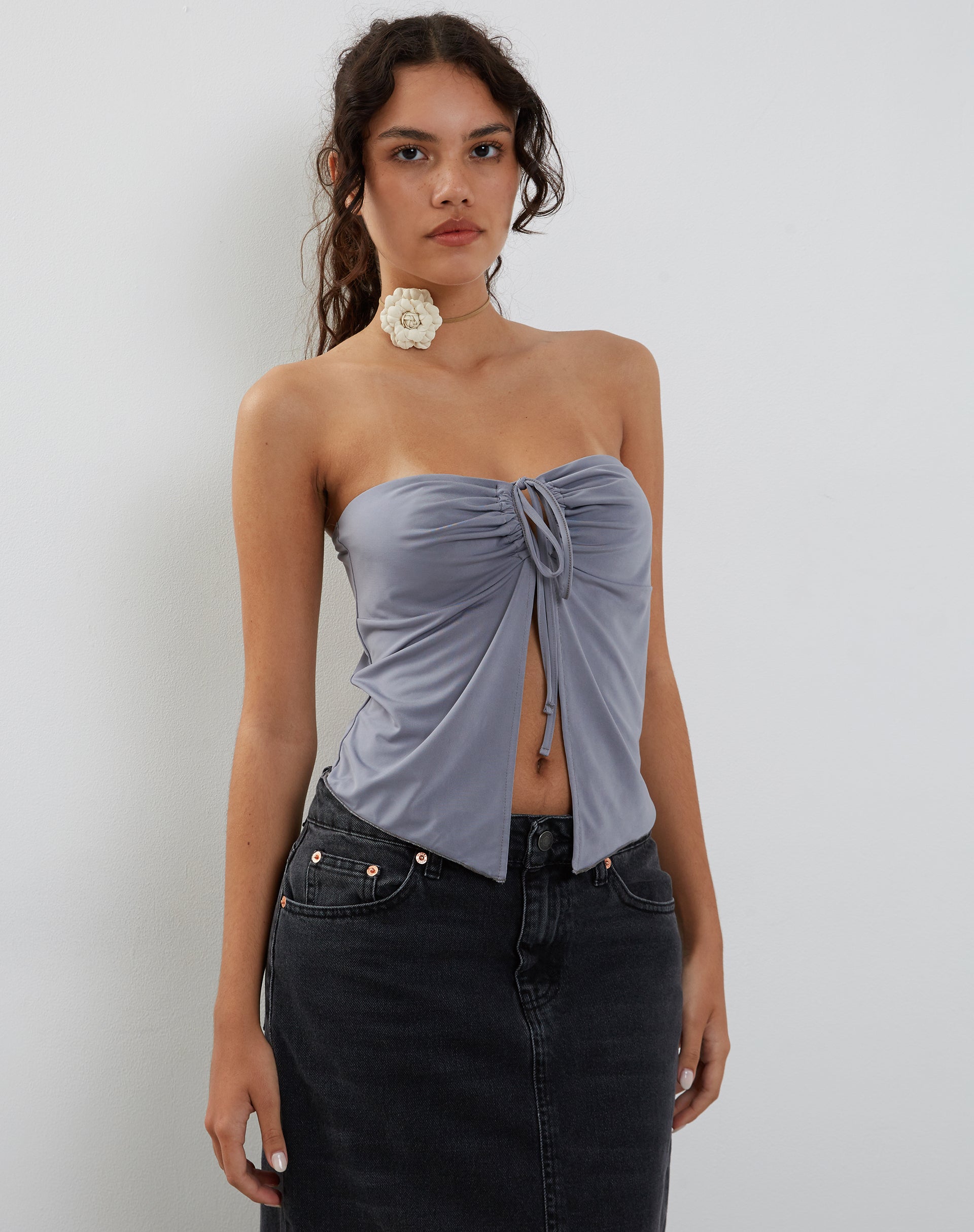 Imagen de Greta Tie Front Bandeau Top en Gris