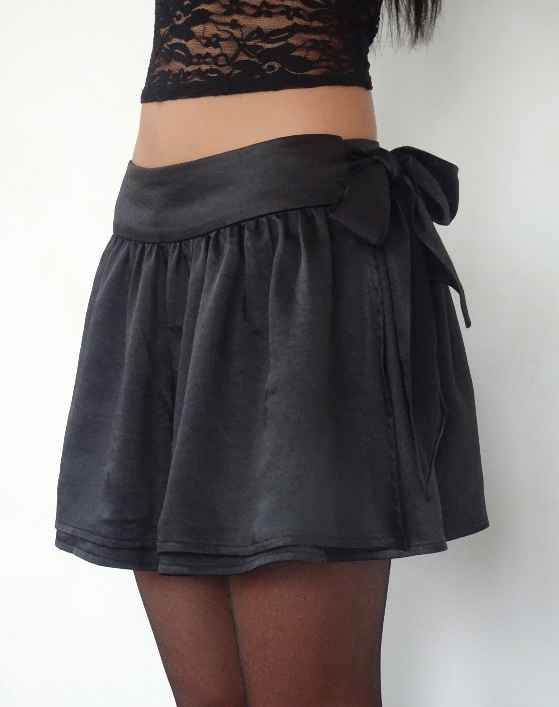 Imagen de Habema Minifalda de raso negra