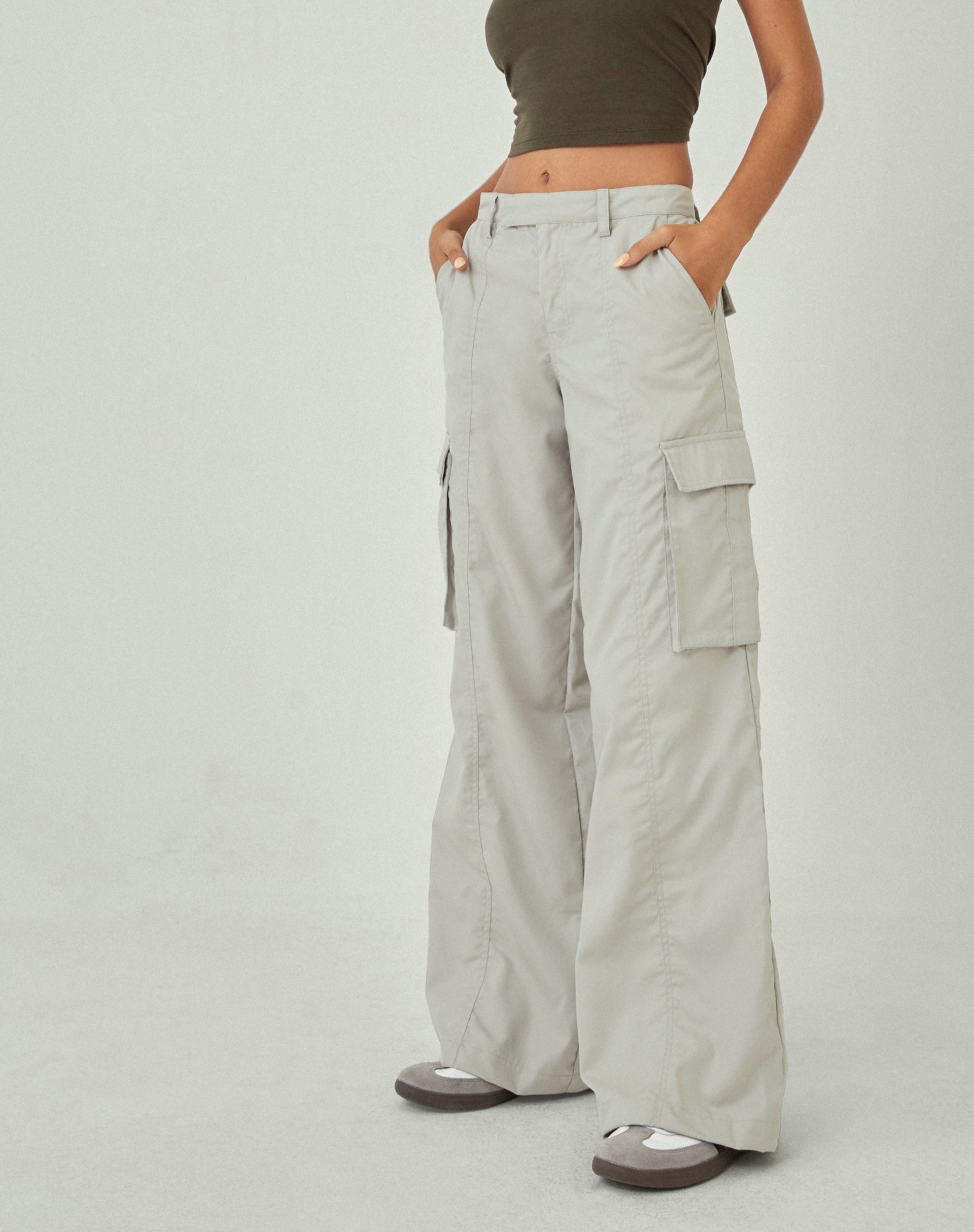 Pantalón cargo Calix de pata ancha en avena