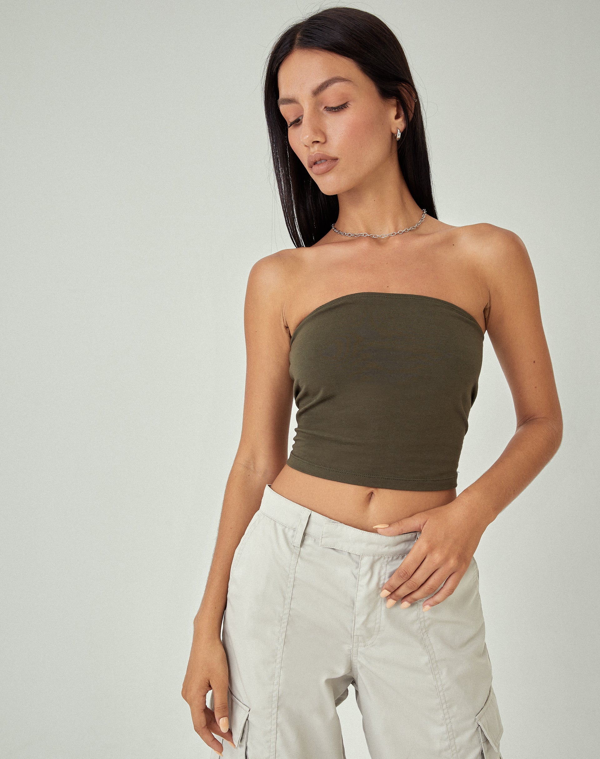 imagen de MOTEL X JACQUIE Shae Bandeau Top en Oliva