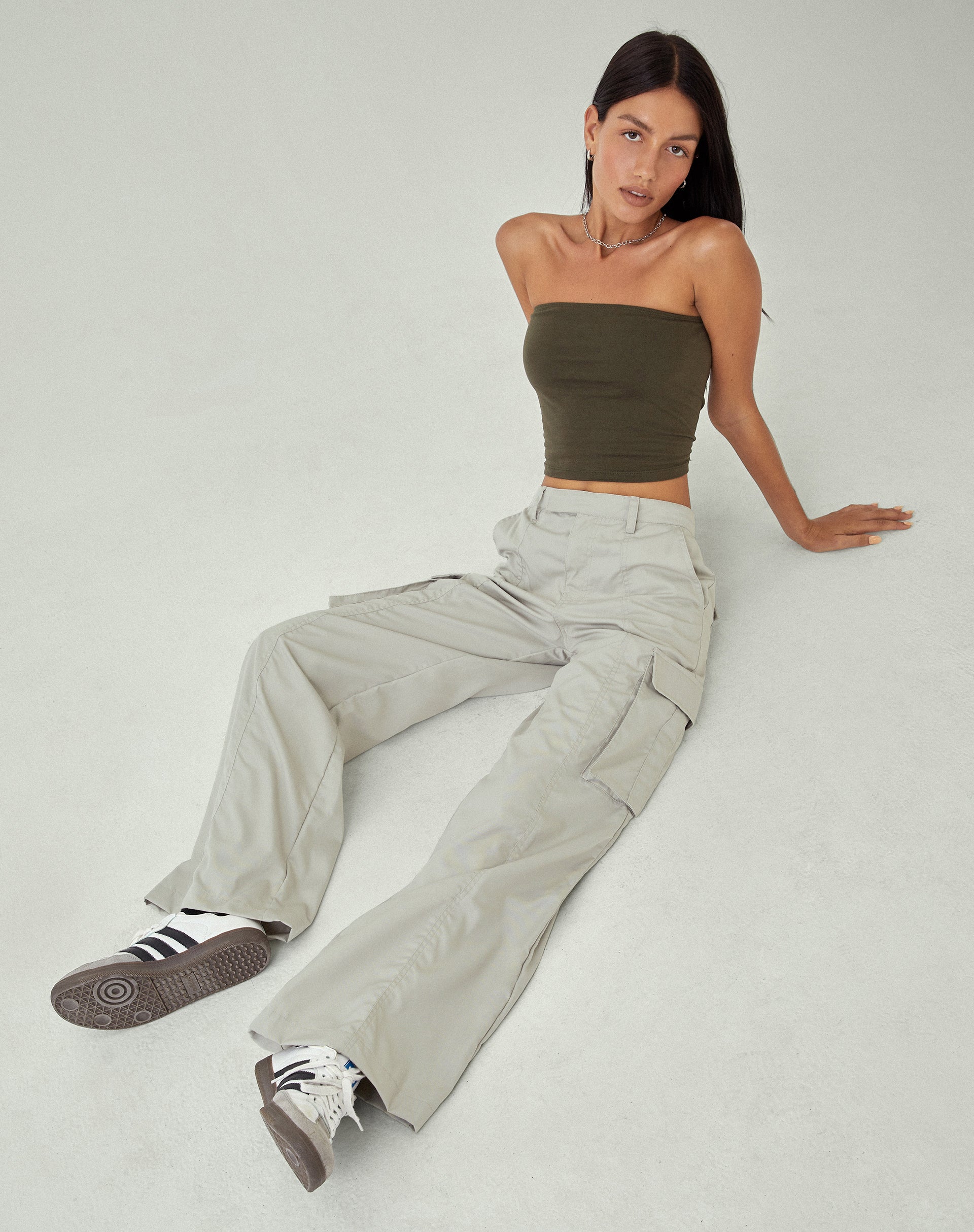 Pantalón cargo Calix de pata ancha en avena
