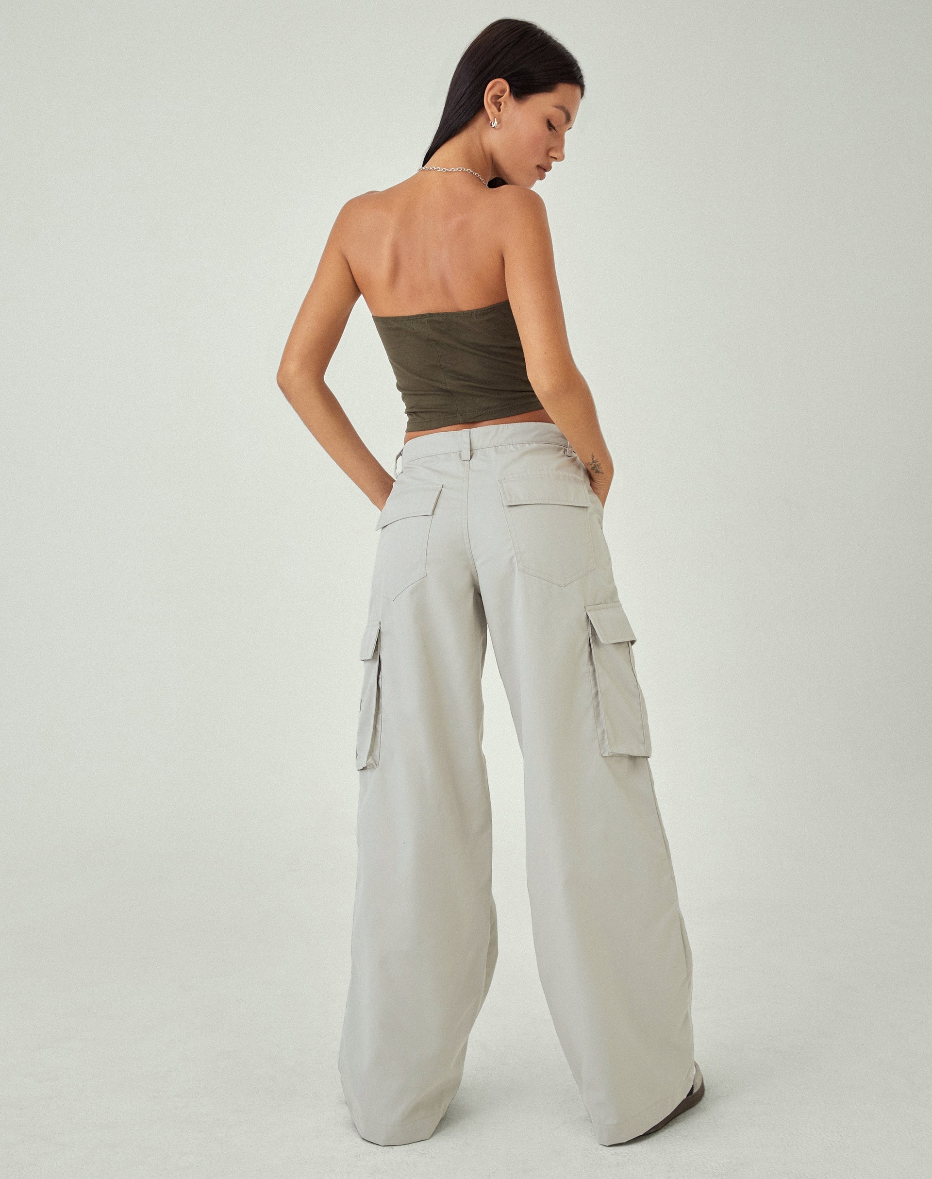 Pantalón cargo Calix de pata ancha en avena