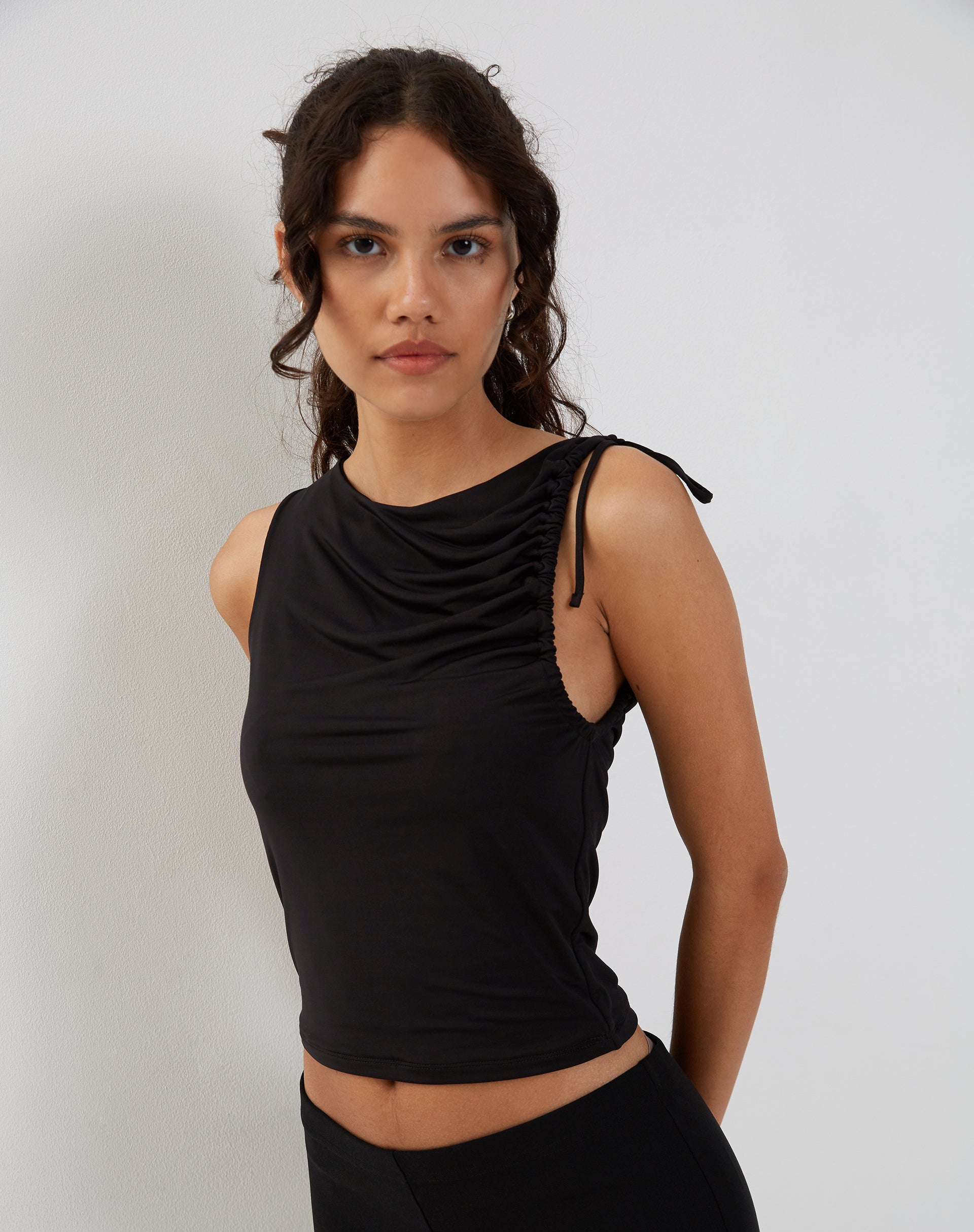 Imagen de Hagne Chaleco Top Negro