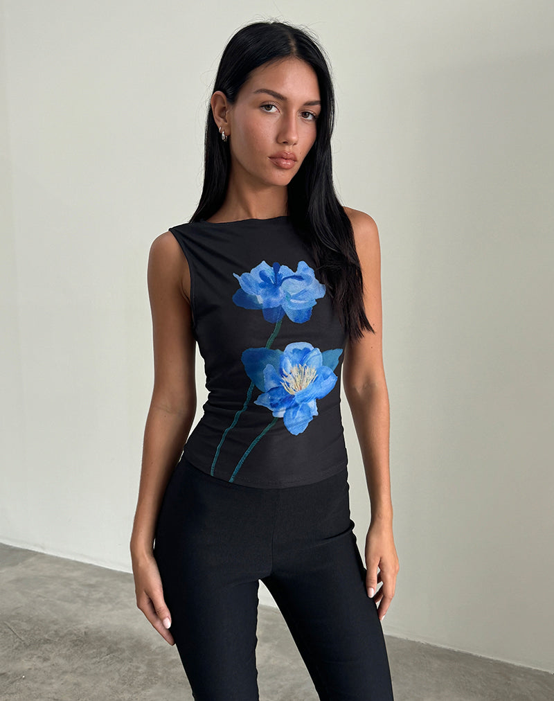 Imagen de Hala Top negro con flor de acuarela azul
