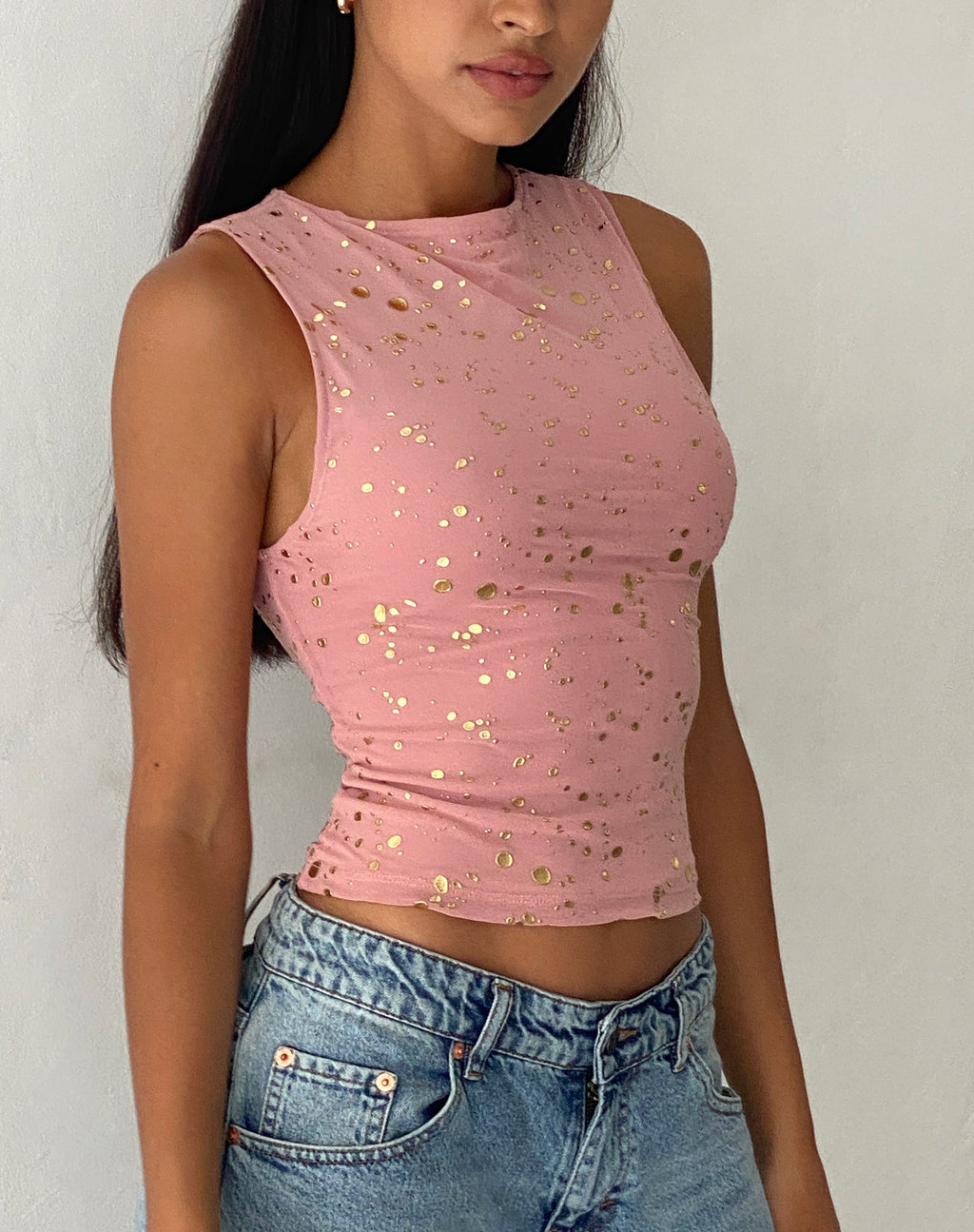 Chaleco Hala en rosa con láminas de oro rosa